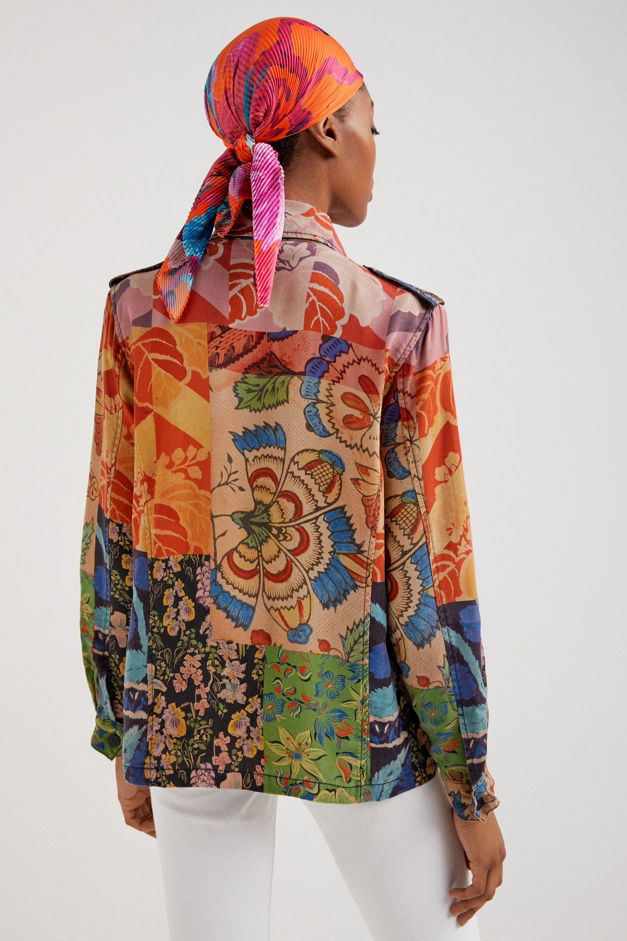 Larson Tutti Fruiti Casual Bright Floral Jacket SS22 Desigual Style 22SWEW56 New Season