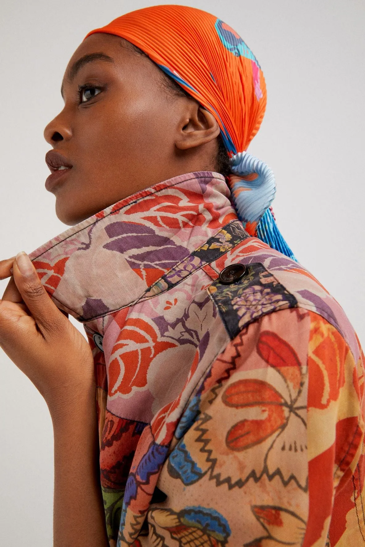 Larson Tutti Fruiti Casual Bright Floral Jacket SS22 Desigual Style 22SWEW56 New Season