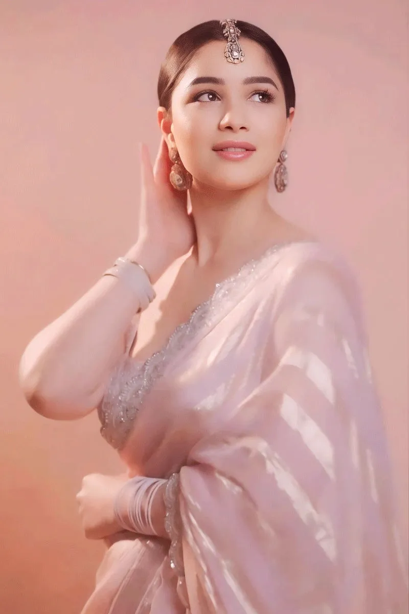 Latest Sara Tendulkar Peach Pink Saree For Farewell Party