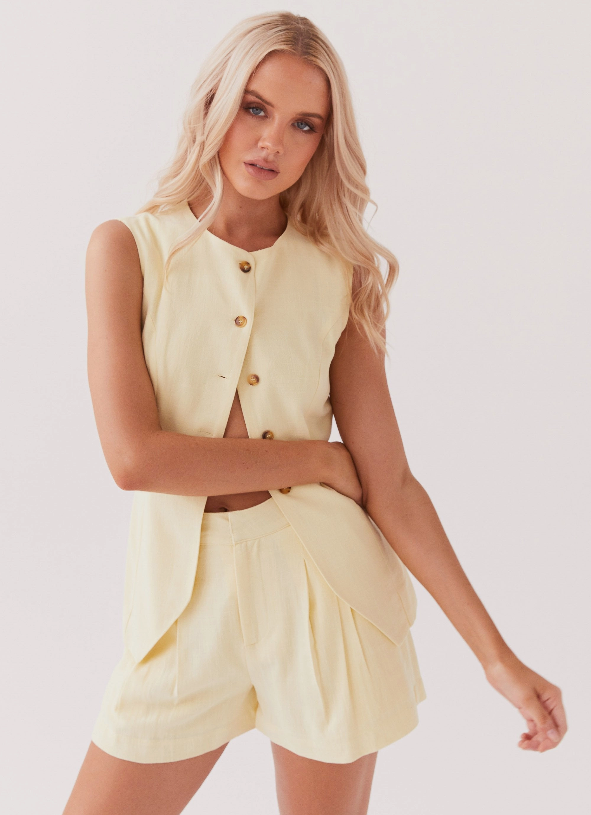 Ribbed Collar Style Low Profile Zipper Born For Bordeaux Linen Vest - Lemon