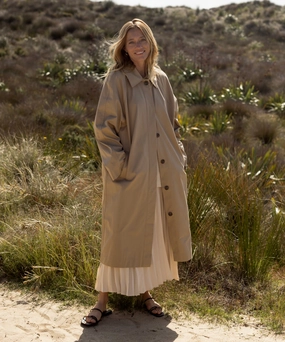 Leo Trench Coat Clean Silhouette Convertible 2 In 1 Function