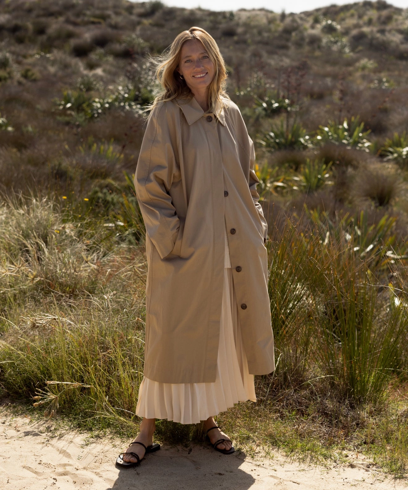 Leo Trench Coat Clean Silhouette Convertible 2 In 1 Function