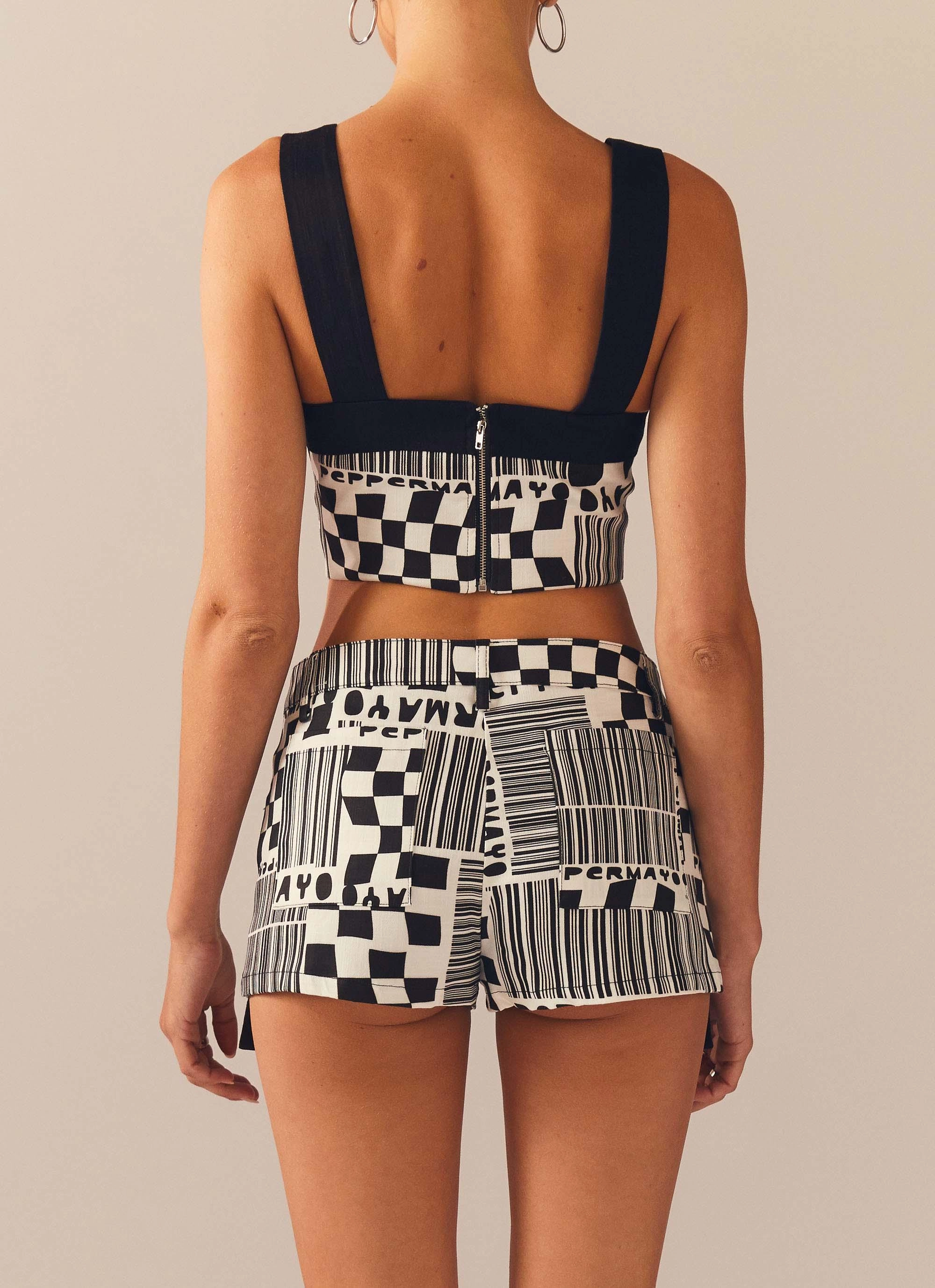 Sport Comfort Chilly Layering Play It Louder Shorts - Barcode