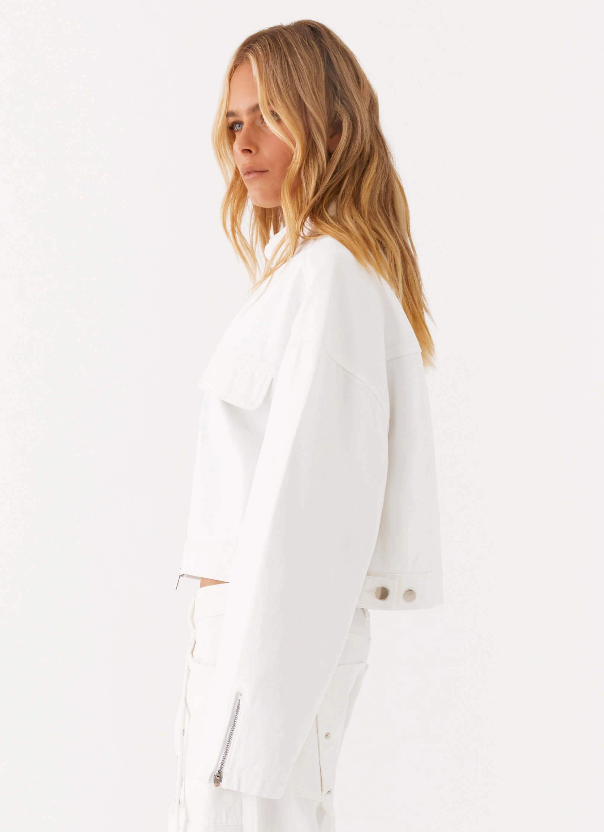 Bonded Seam Construction Changeable Style Stormy Oversized Denim Jacket - White