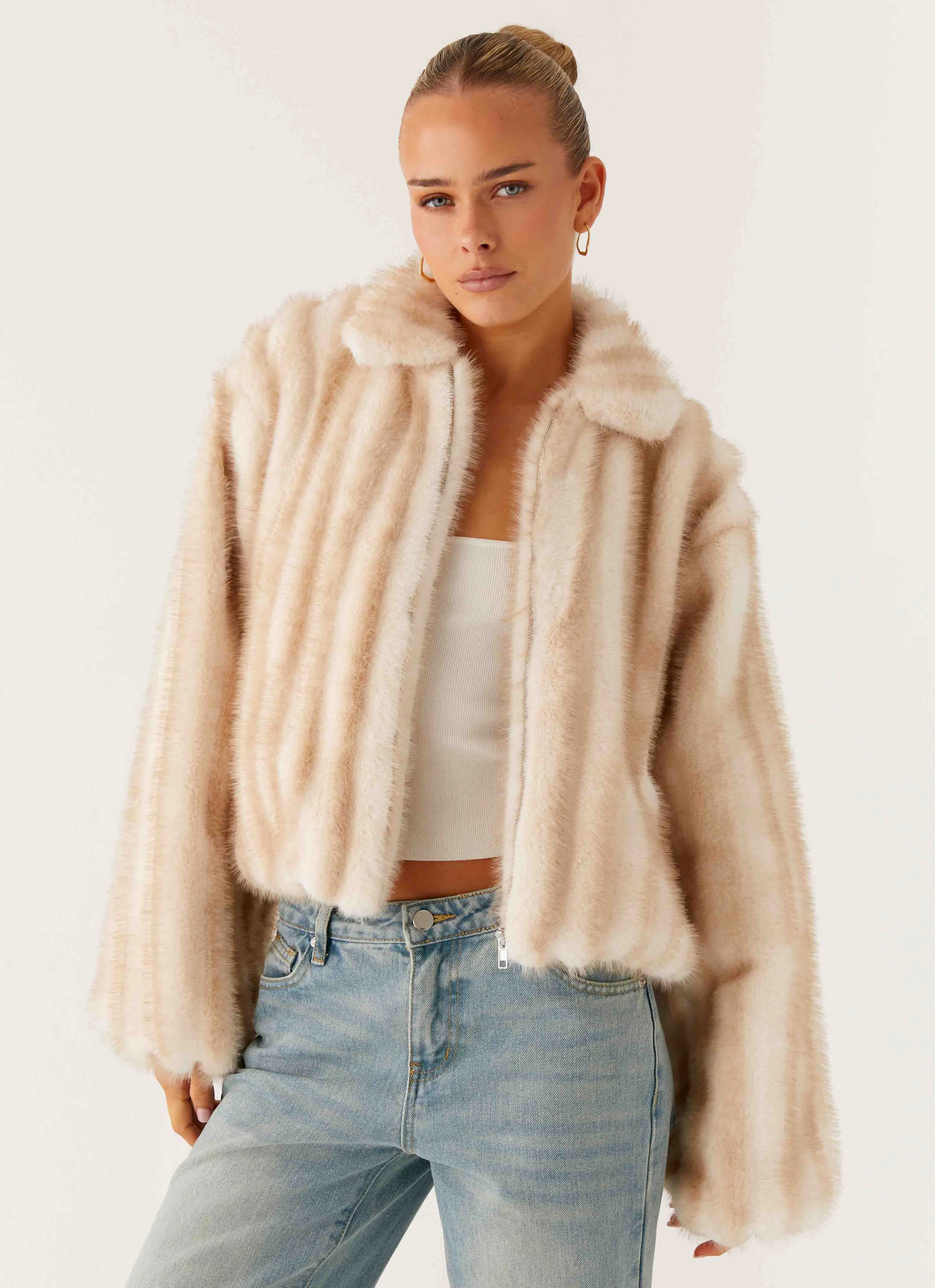 VentilatedPanels Enhanced Edge Binding Naylor Faux Fur Jacket - Blonde