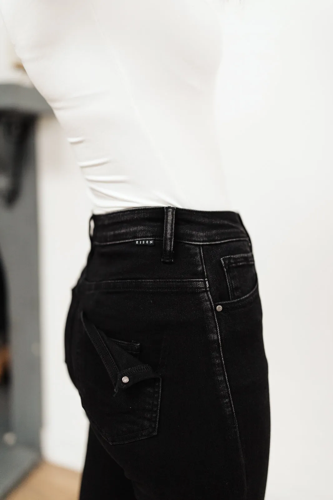 Manchester High Rise Mom Jeans In Black