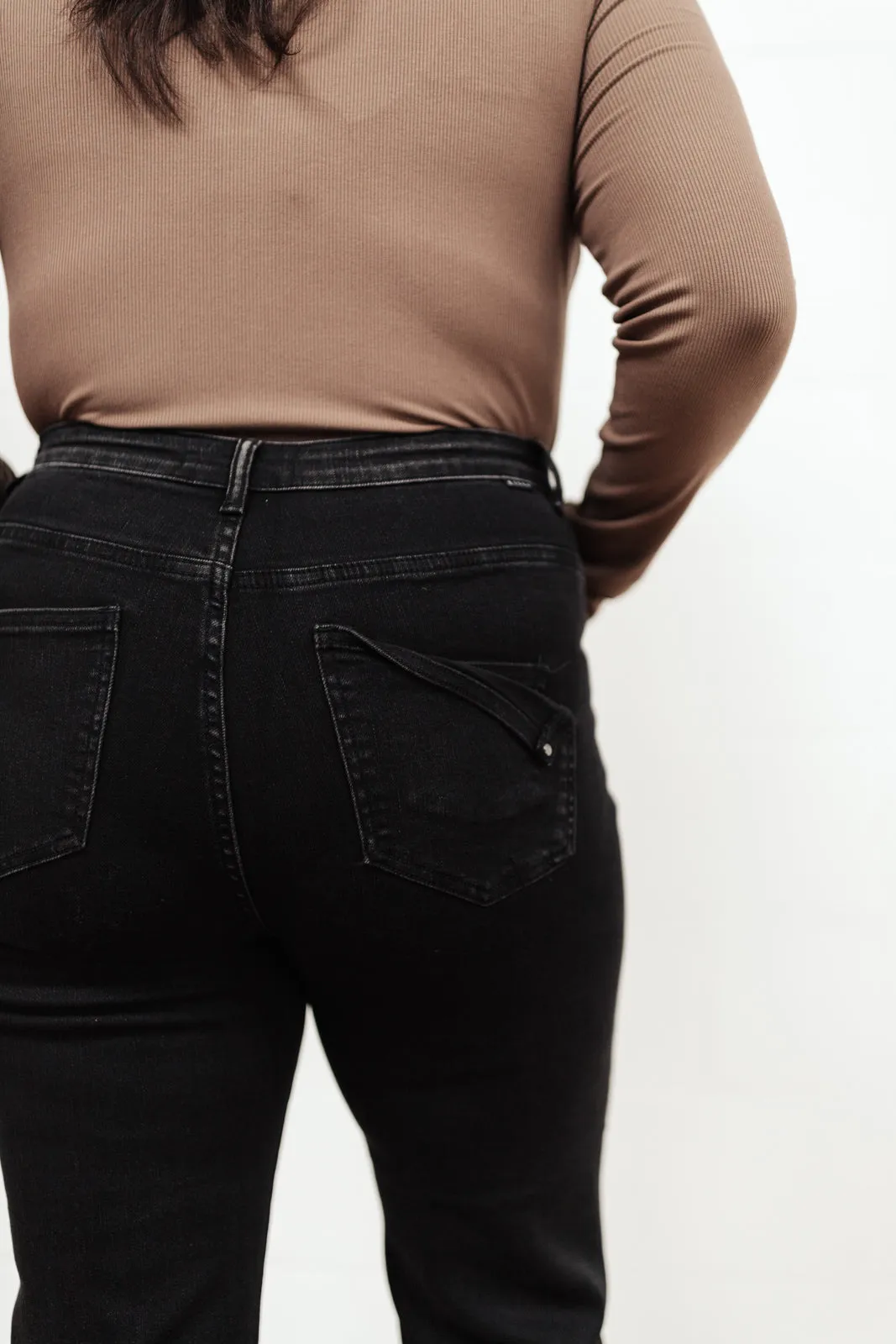 Manchester High Rise Mom Jeans In Black