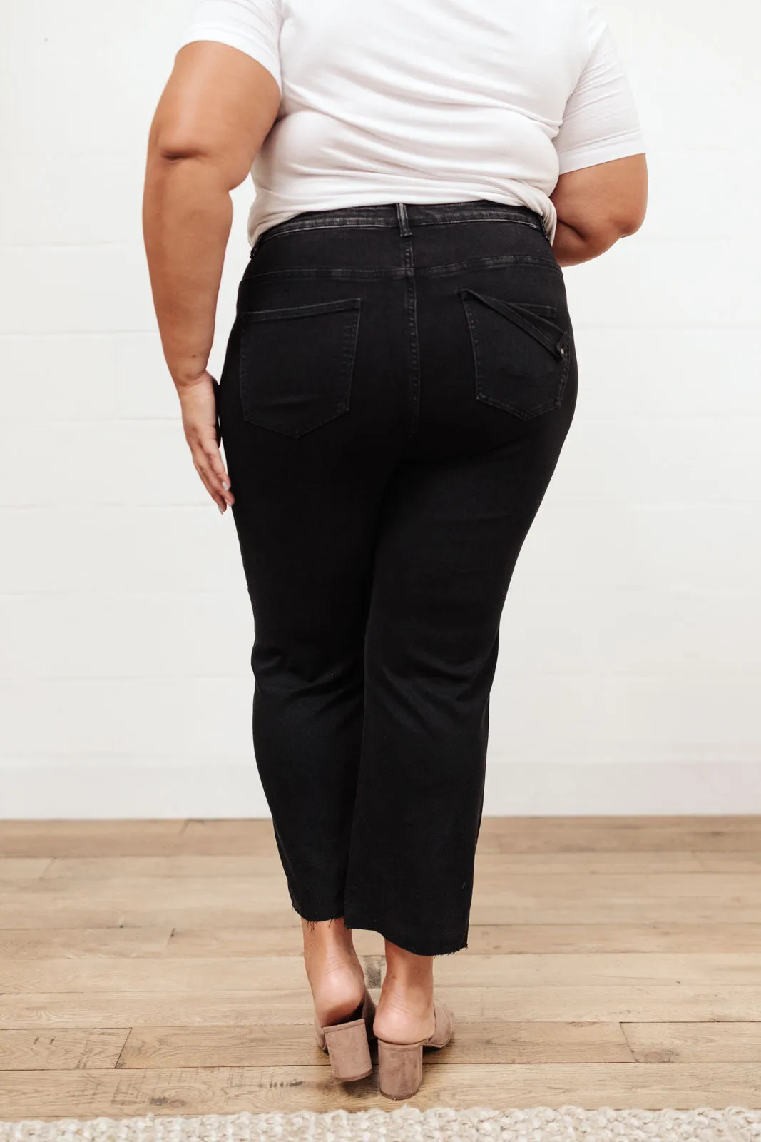 Manchester High Rise Mom Jeans In Black