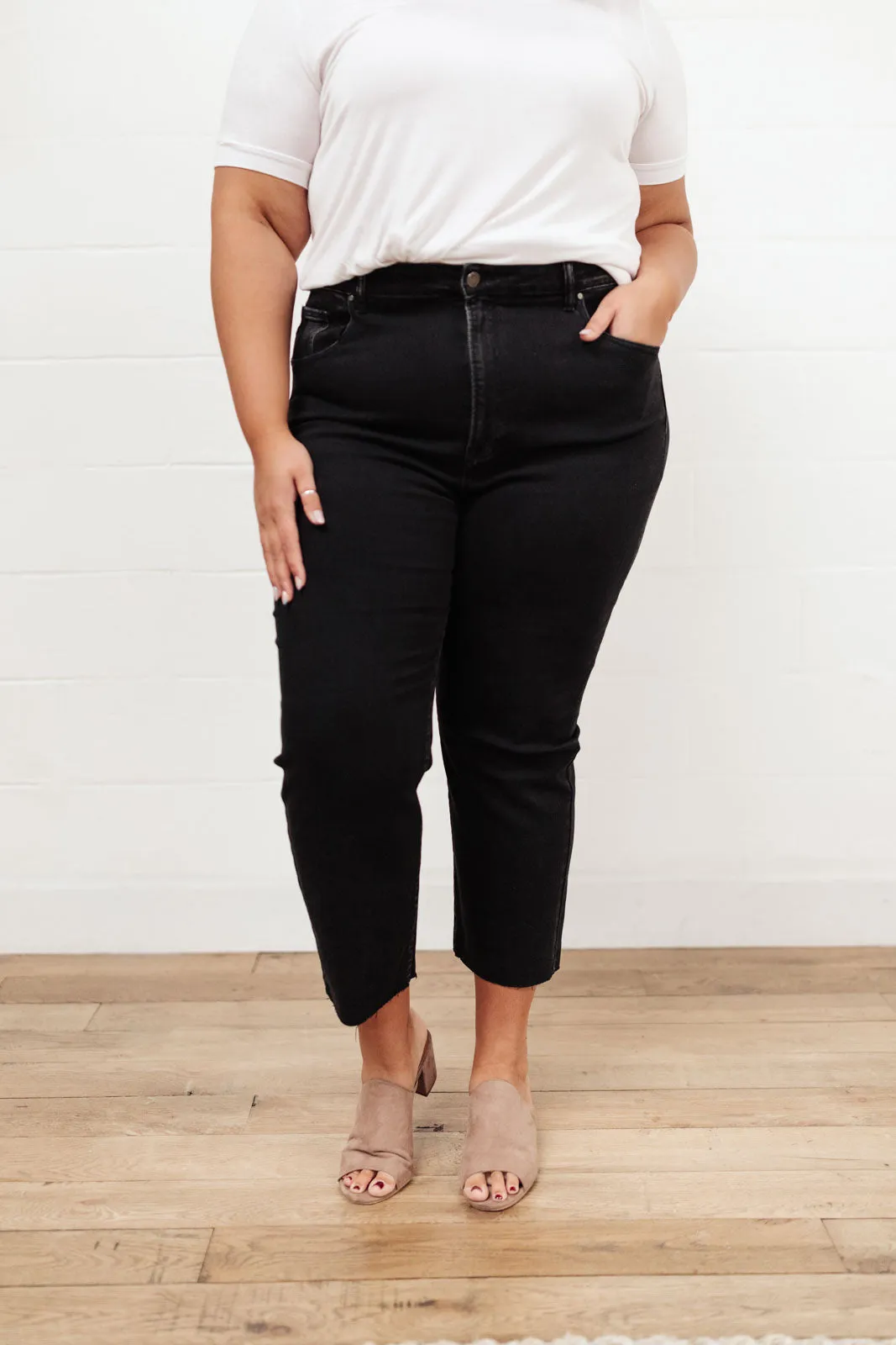 Manchester High Rise Mom Jeans In Black