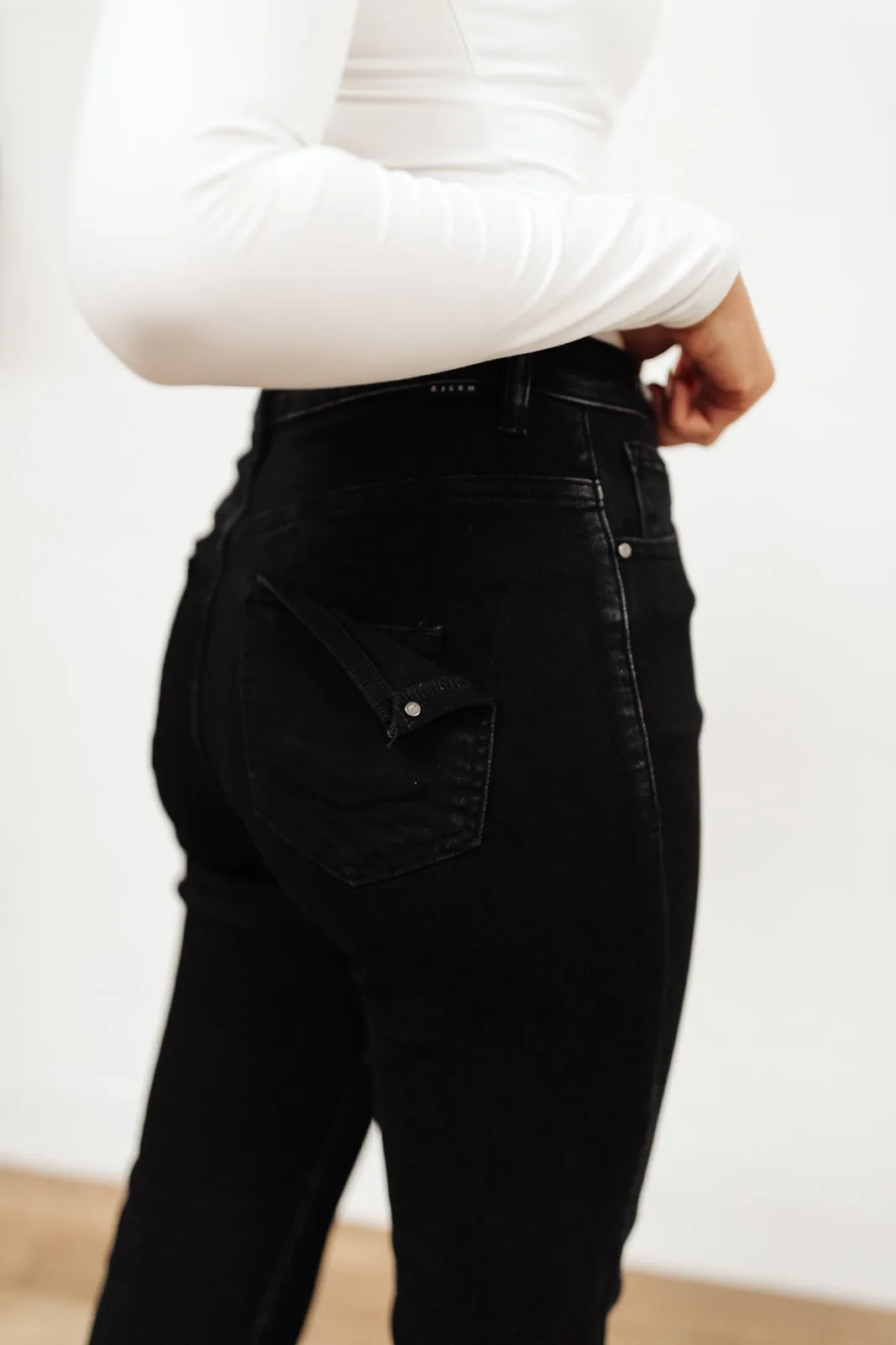 Manchester High Rise Mom Jeans In Black