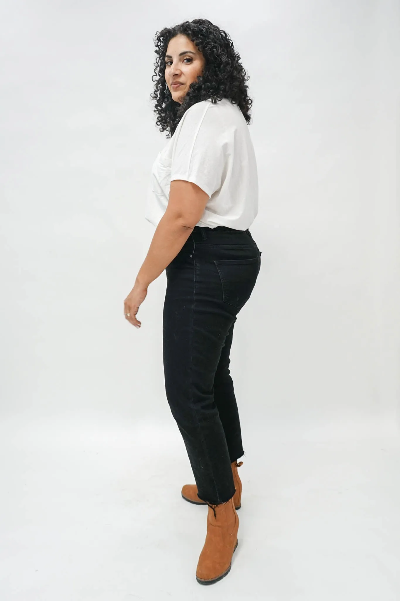 Manchester High Rise Mom Jeans In Black
