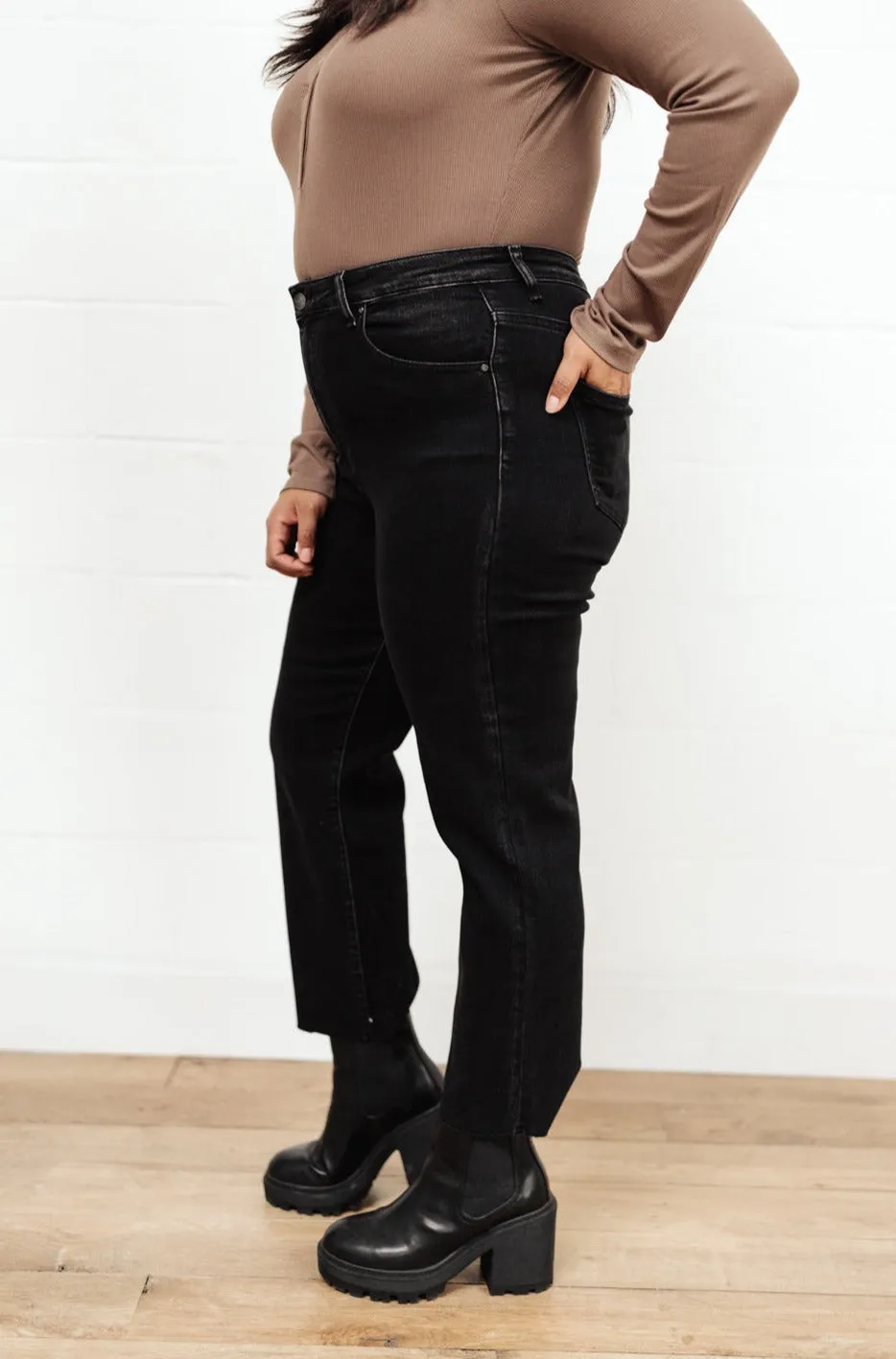 Manchester High Rise Mom Jeans In Black