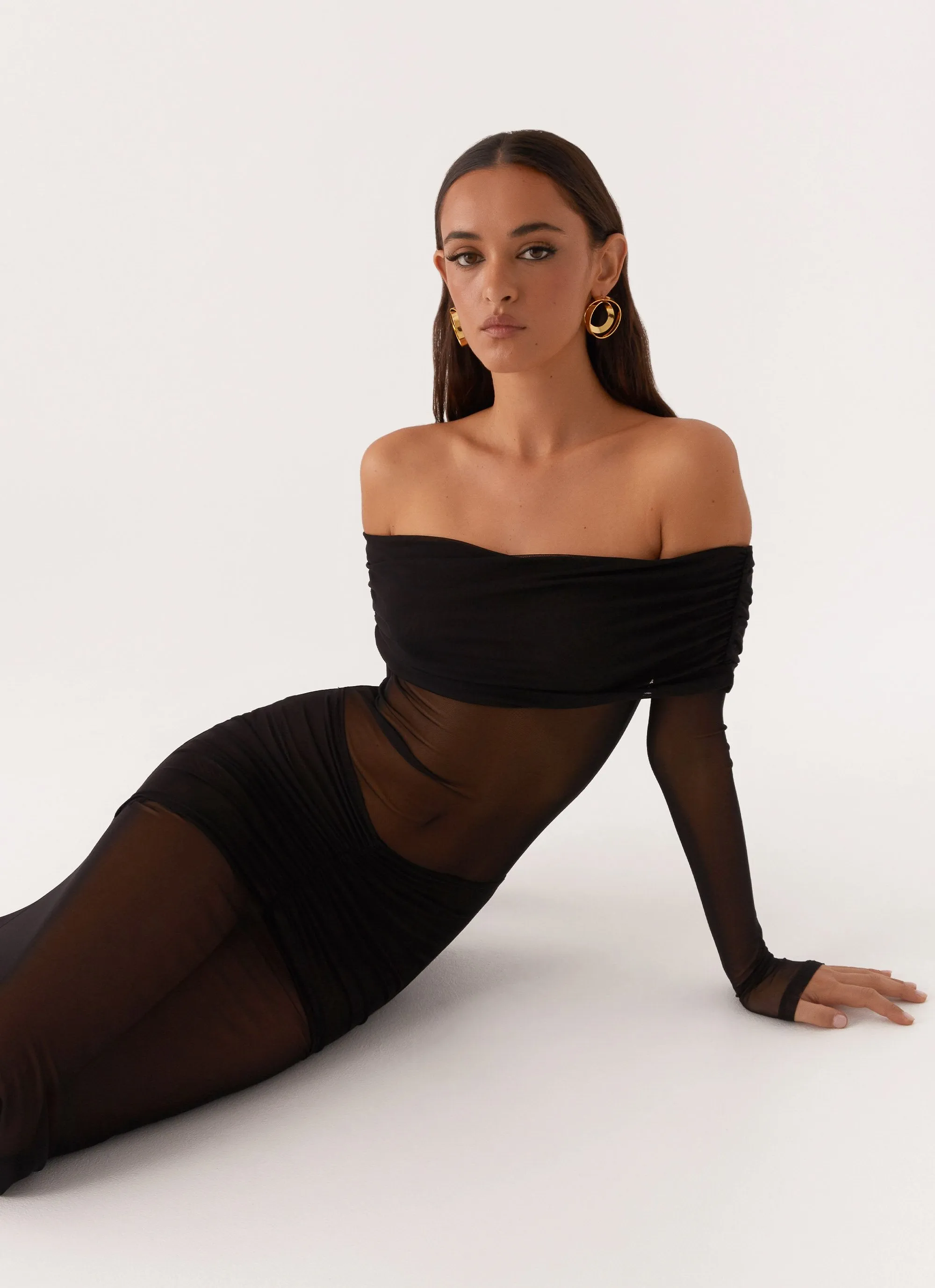 Casual and Comfy Walk Mood Maren Off Shoulder Maxi Dress - Black