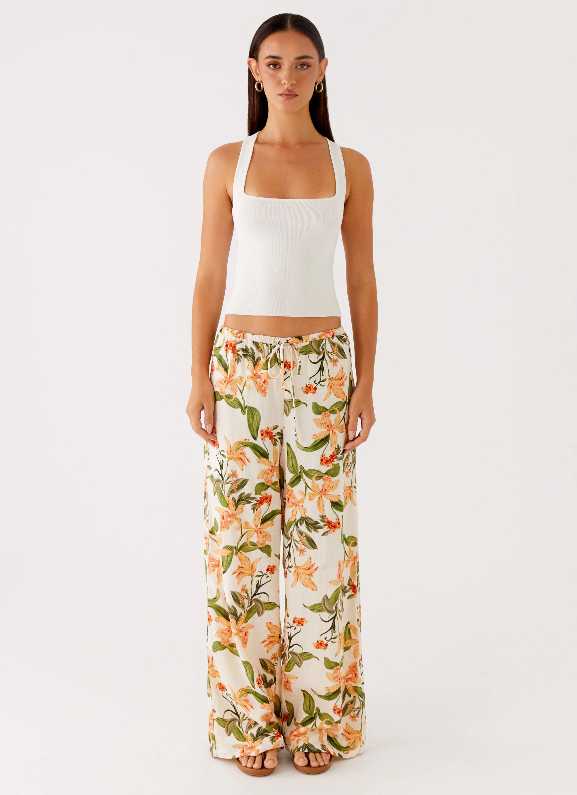 Dalida Linen Pants - Floral Print Active Look