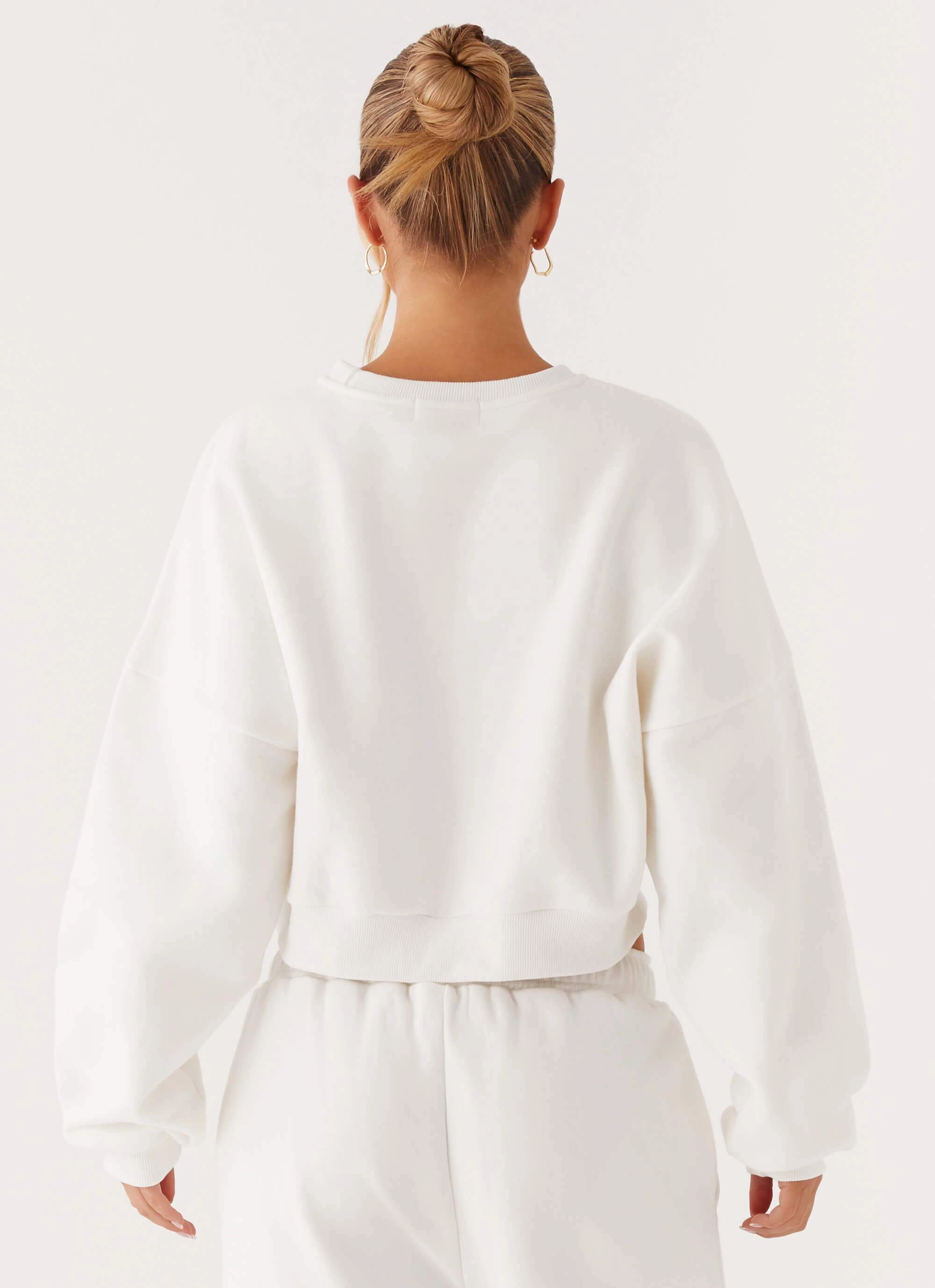 ErgonomicSleeveCut Signature Cropped Sweatshirt - Ivory