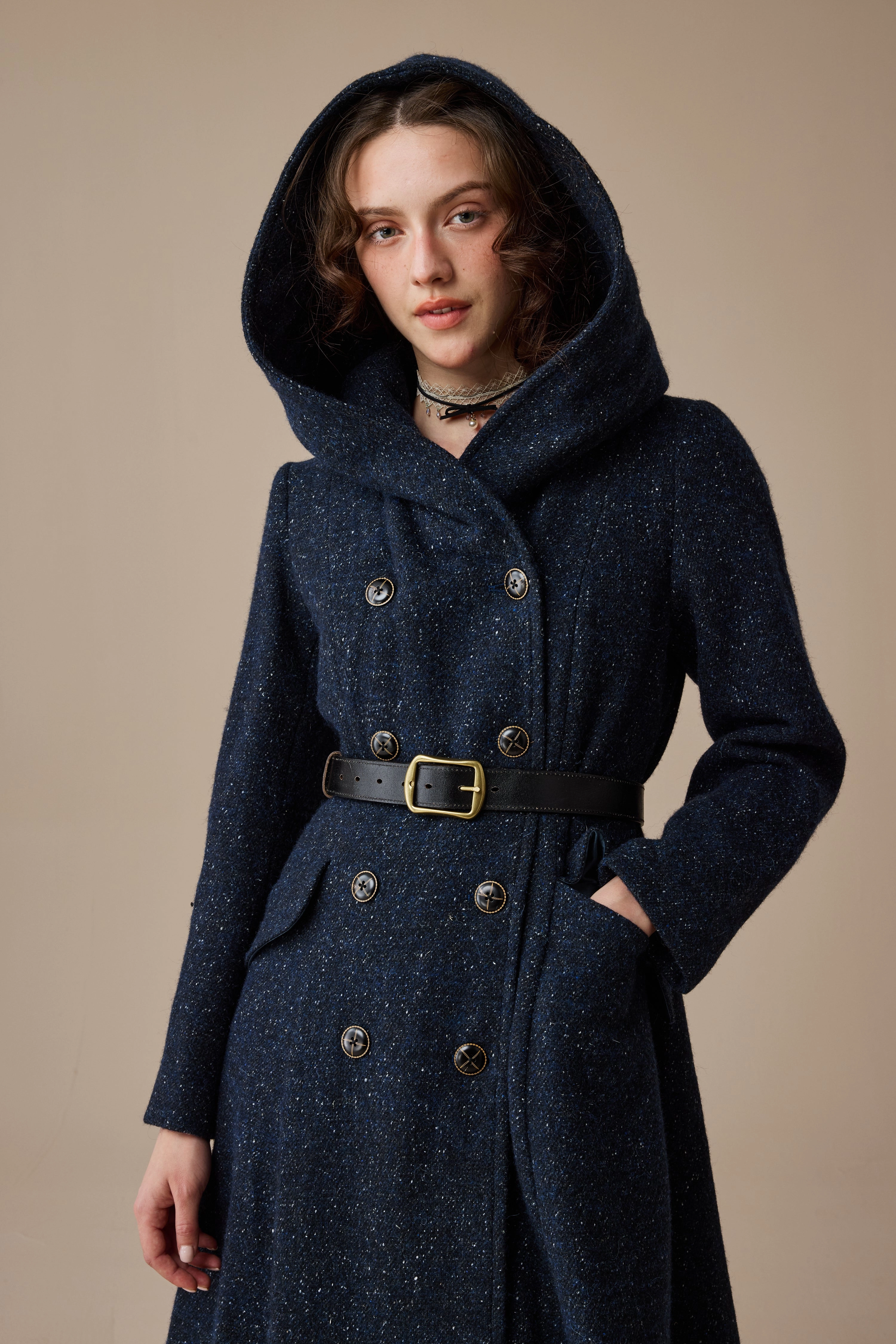 TearResistantWeave Trista 24 | 100% twill wool hooded coat