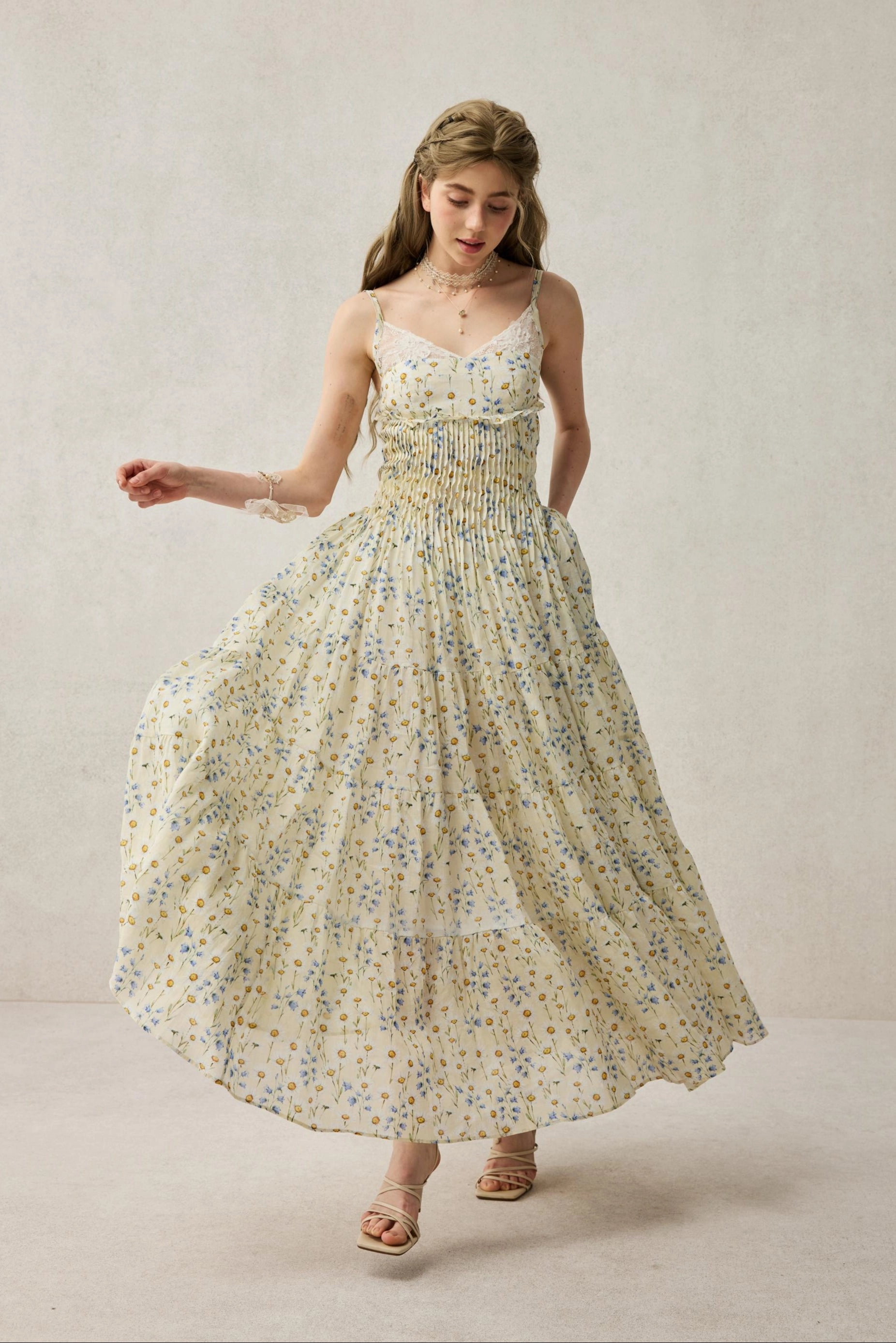 Trail Comfort Daisy Veil 30 | Accordion Pleated Linen dress
