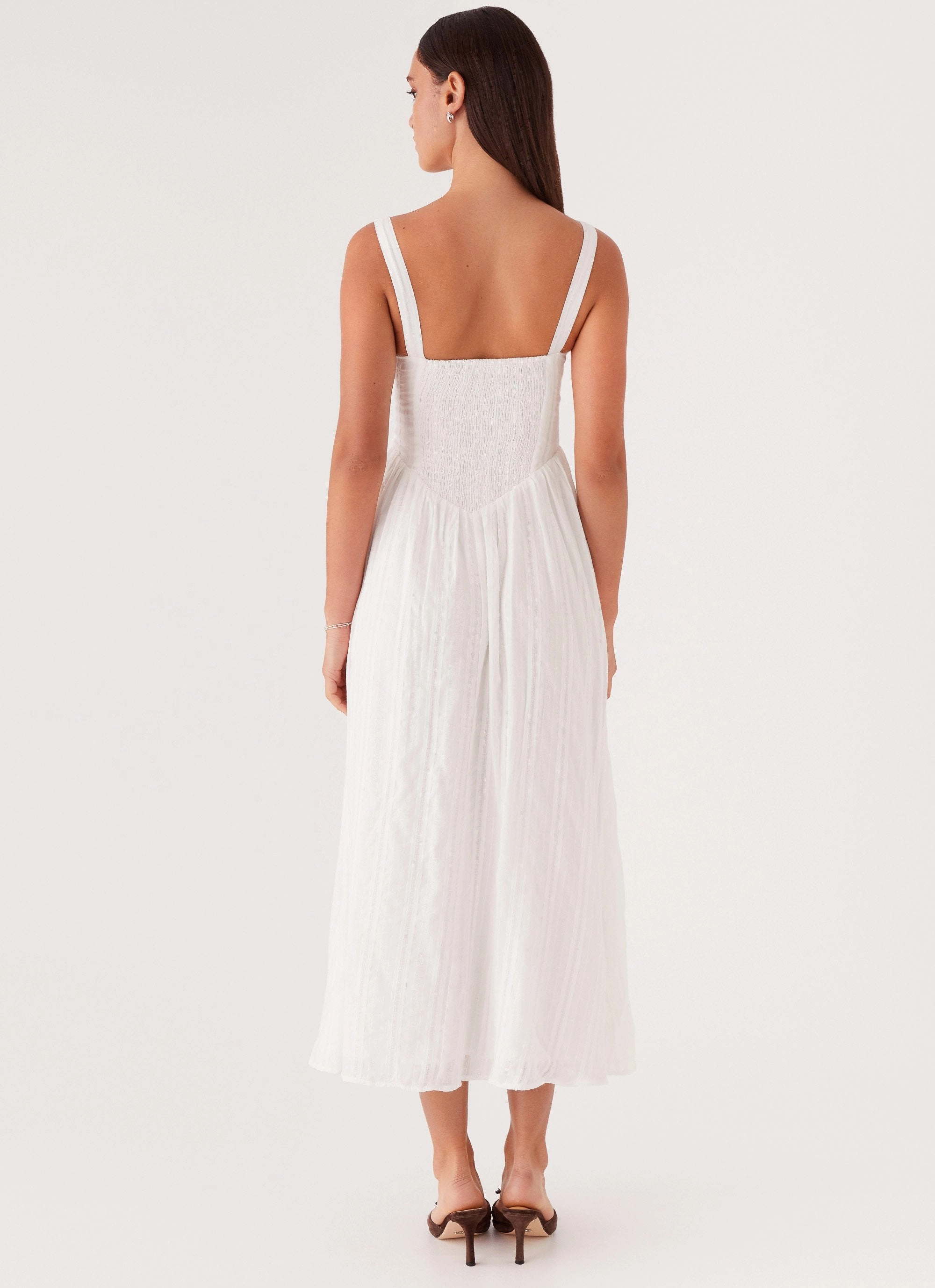 Edgy Layers Light Outfit Pascuelle Midi Dress - White