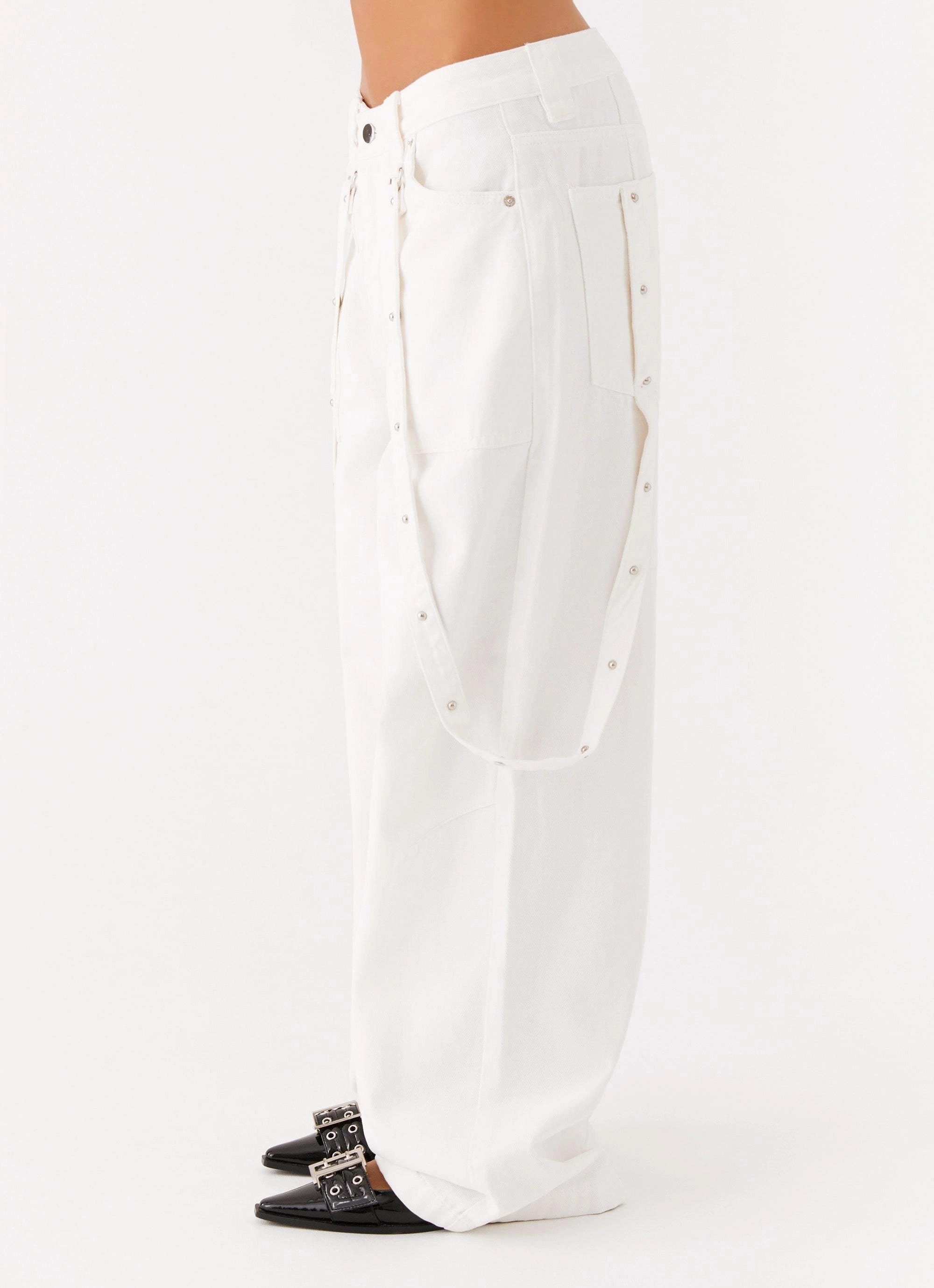 relaxed shape Flexible Gusset Design Avril Cargo Denim Pants - White