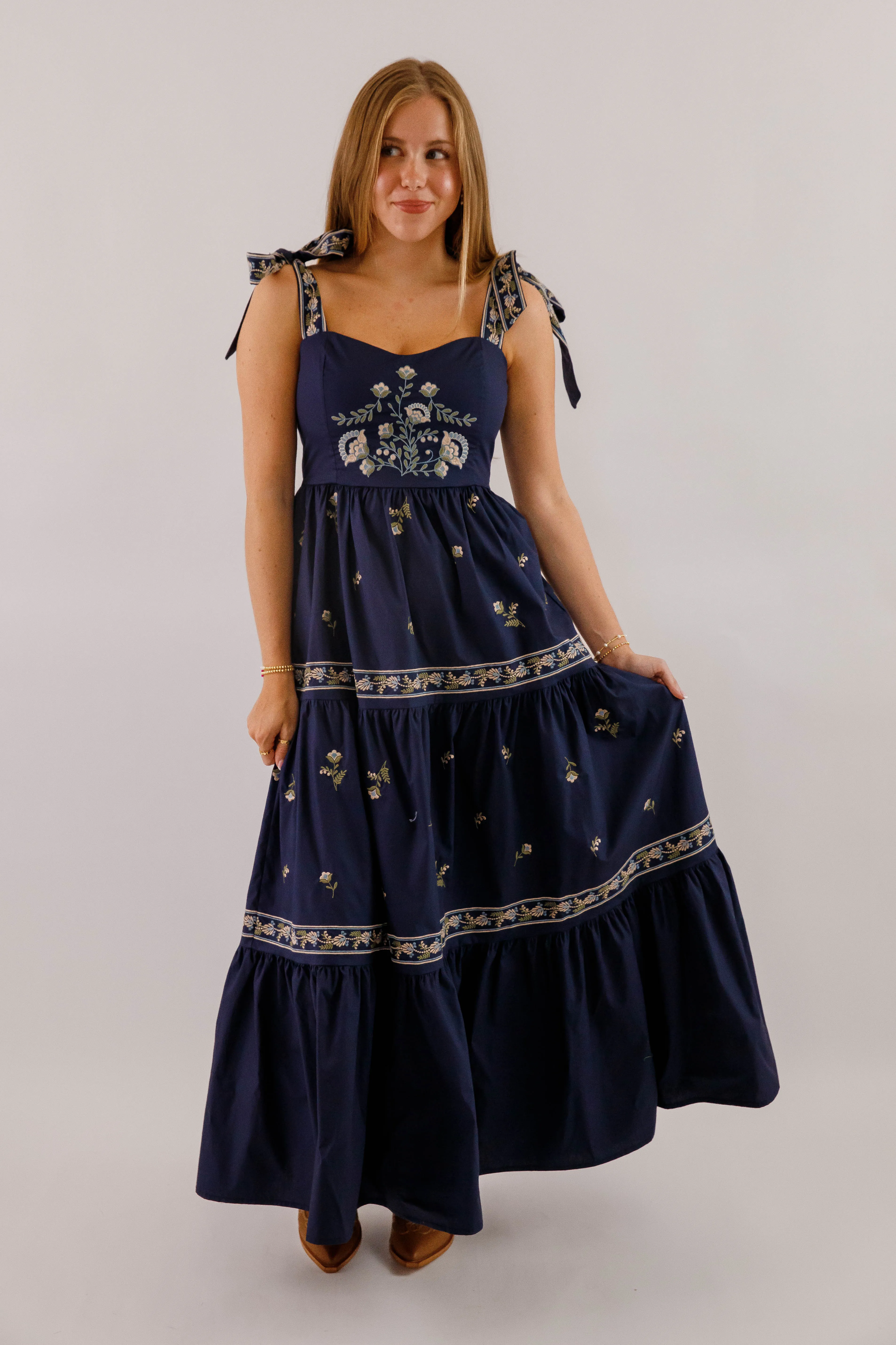 Dress for brunch Fall Silhouette A Feeling of Gratitude Maxi Dress-Navy
