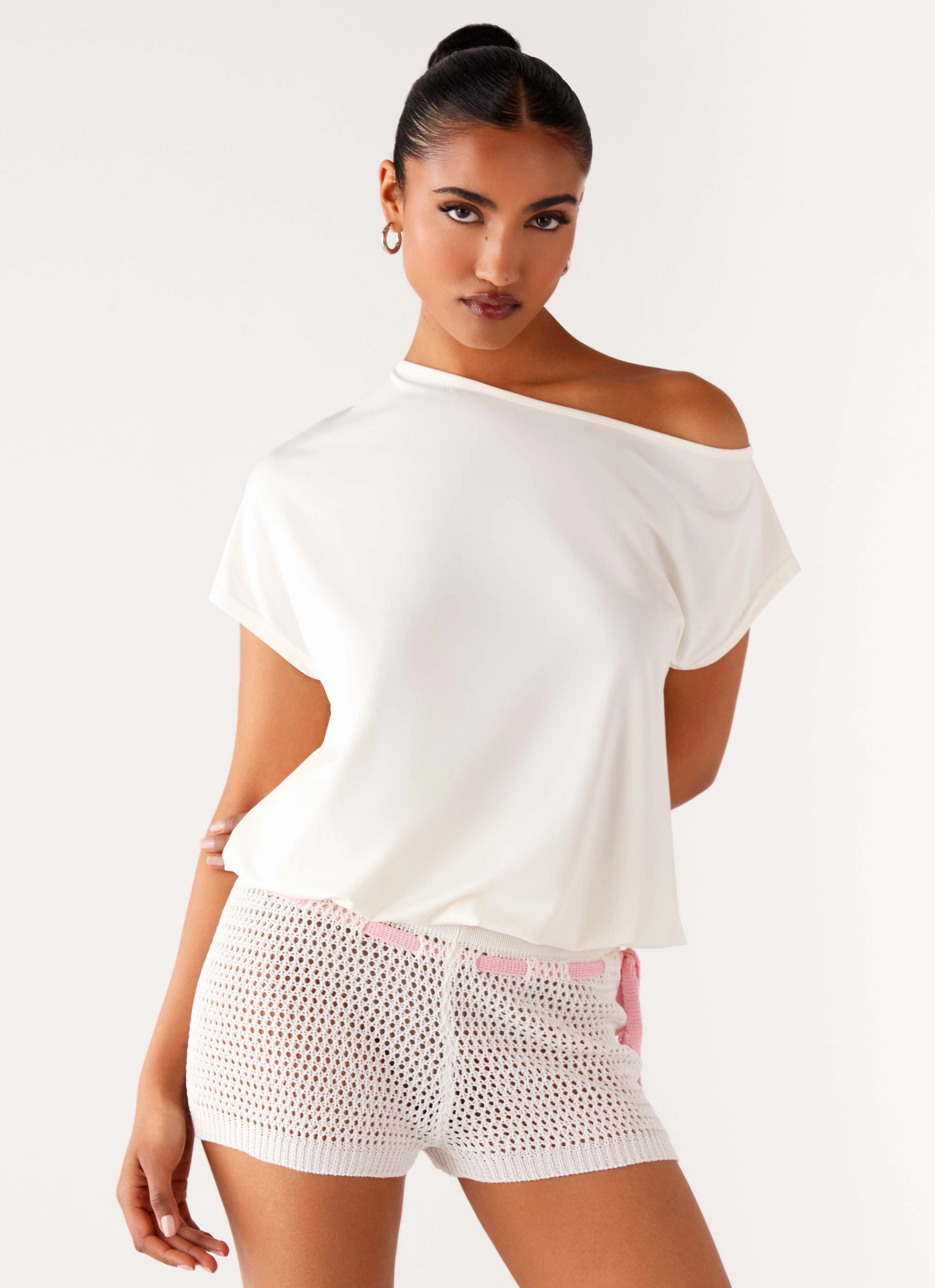 Hypoallergenic Inner Layer Drop Shoulder Silhouette Raeni Off Shoulder Top - Ivory
