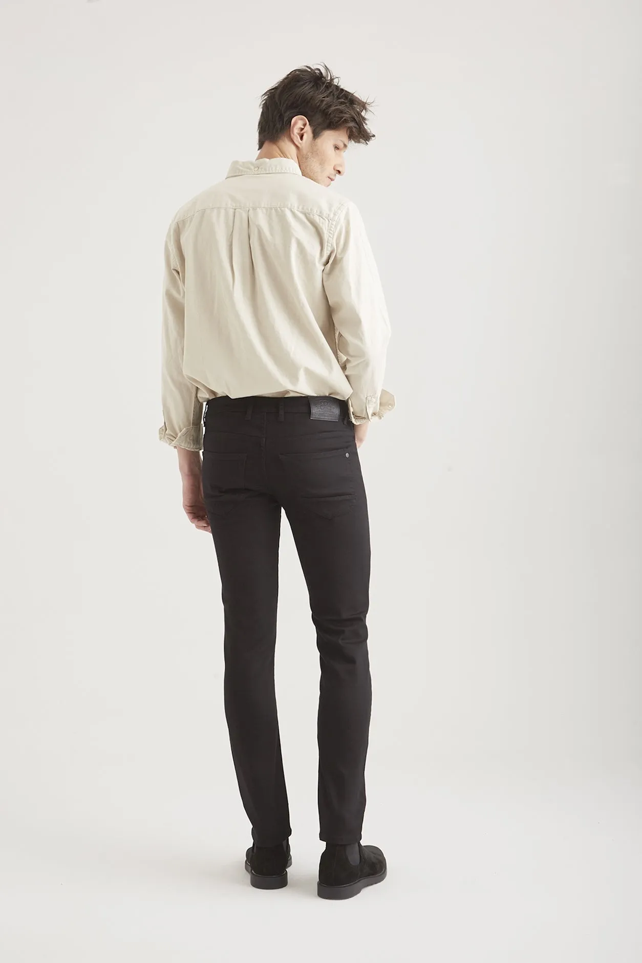 RAY Tapered Fit Jeans stay black