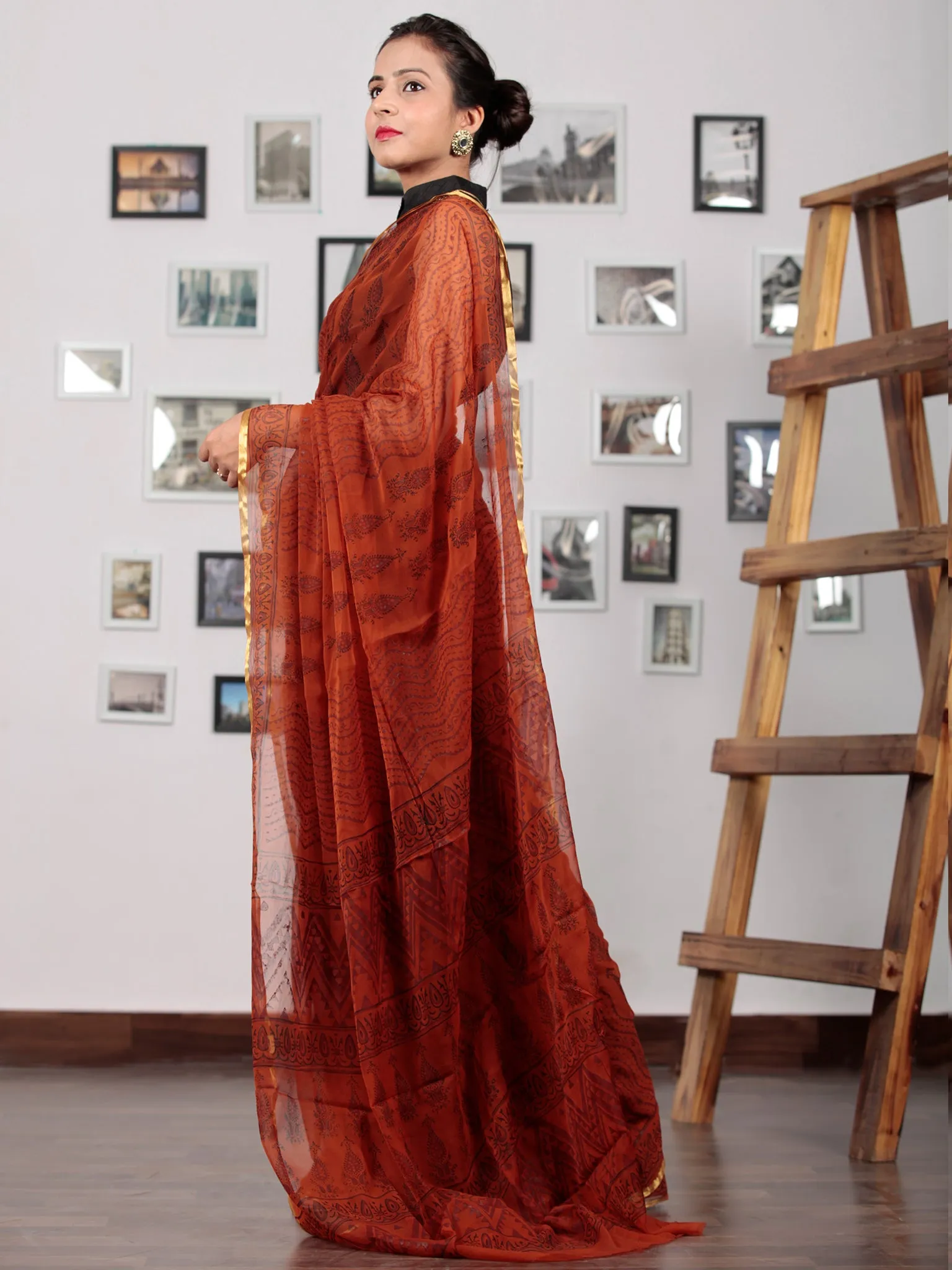 Red Black Hand Block Printed Chiffon Saree with Zari Border - S031702774