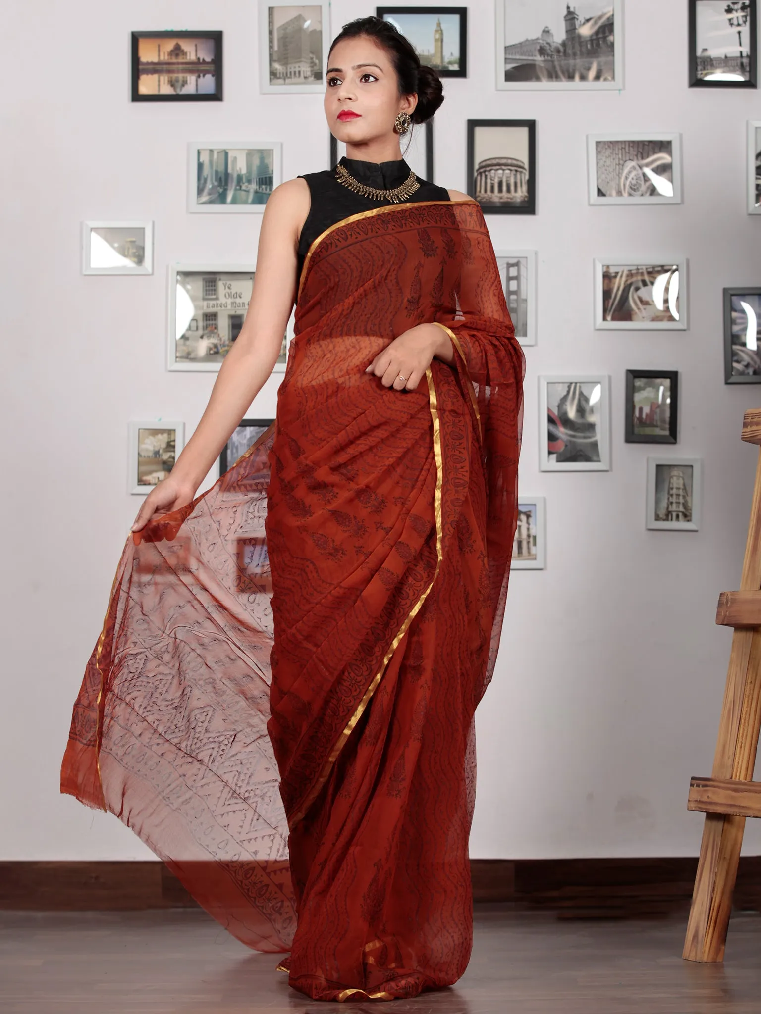 Red Black Hand Block Printed Chiffon Saree with Zari Border - S031702774