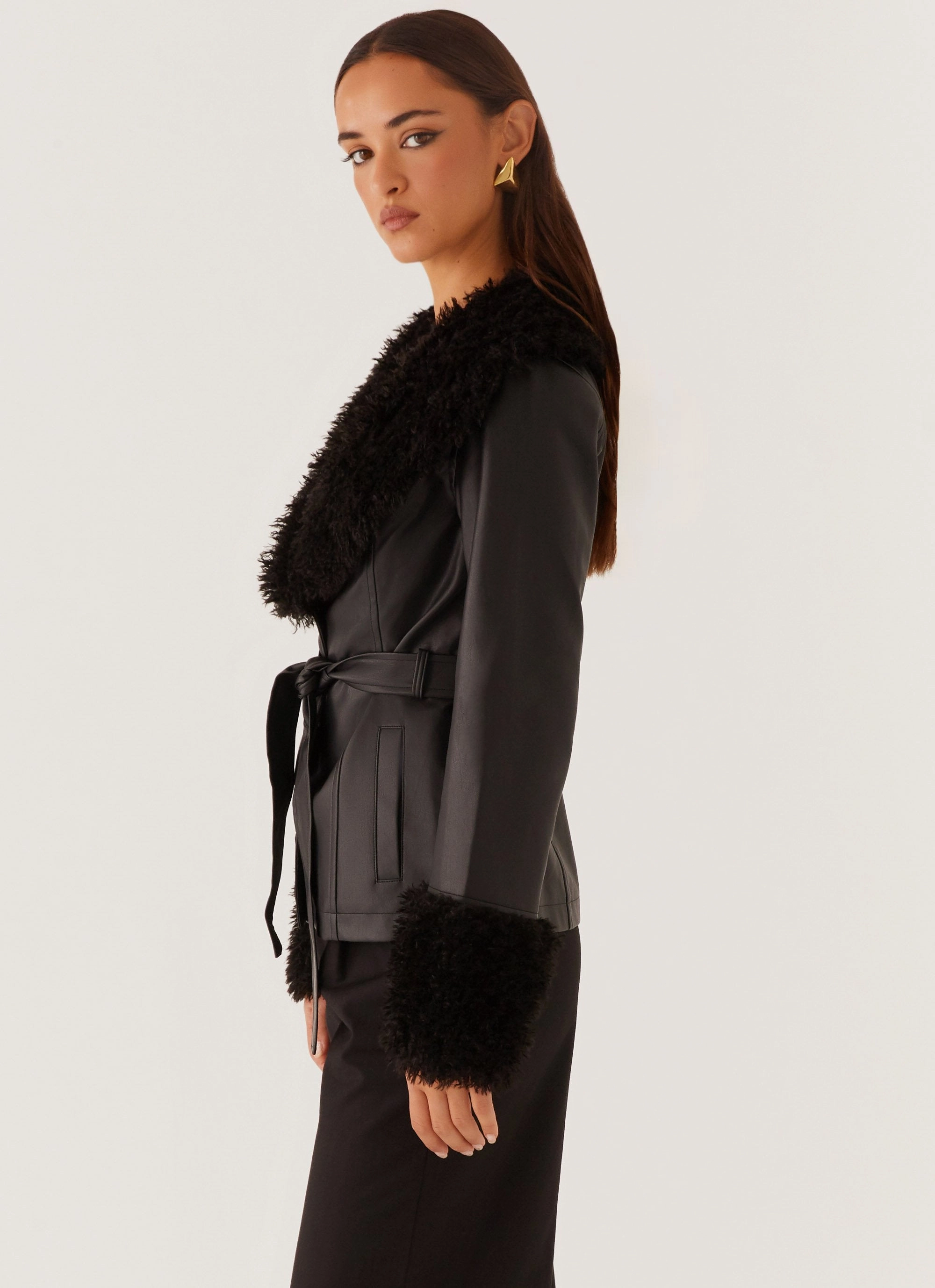 Street Lights Fur Trim Jacket - Black Oversized style Secure Closure Systems