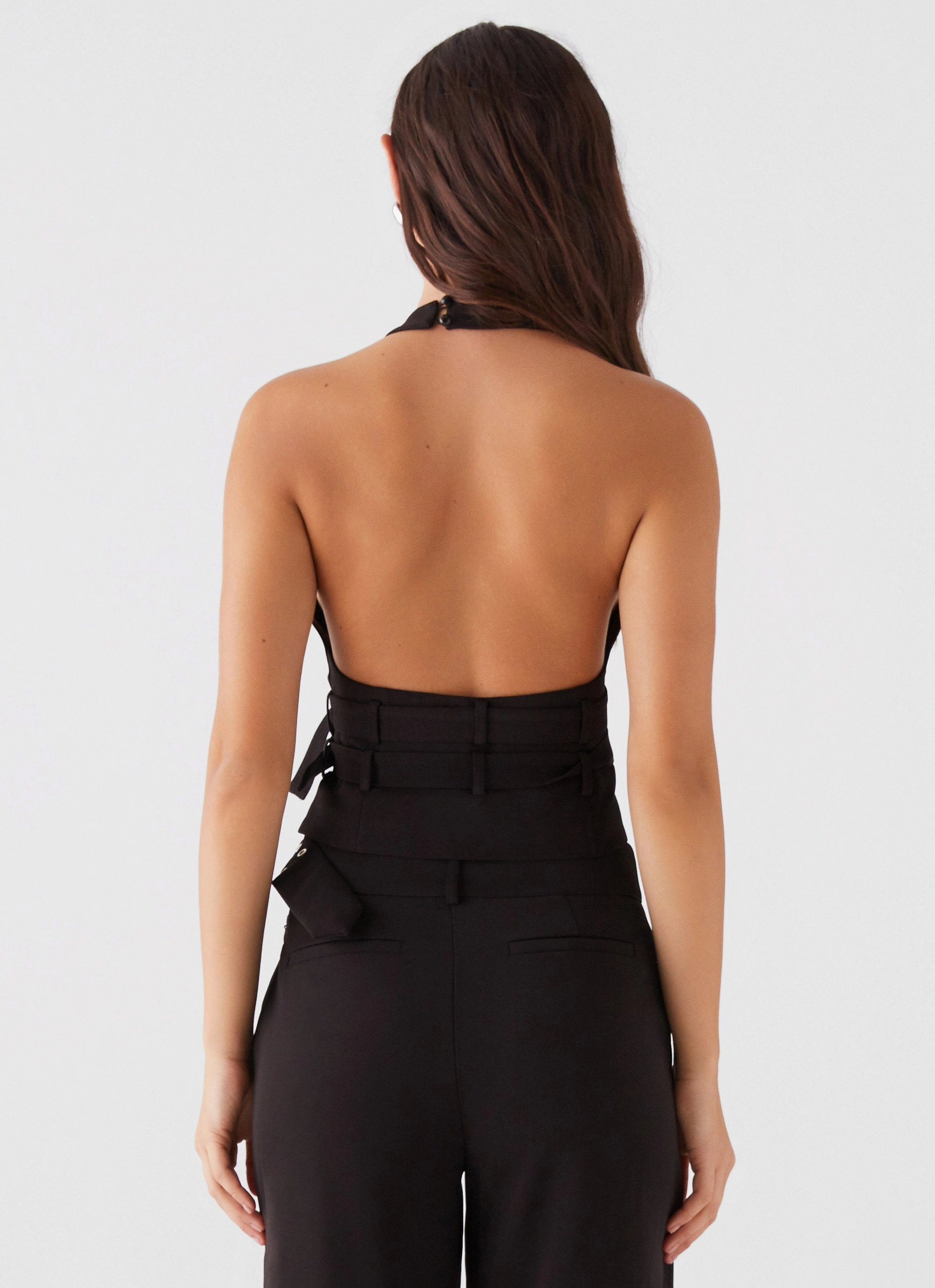Rina Belt Halterneck Top - Black TemperatureRegulating Material Compression Gradient