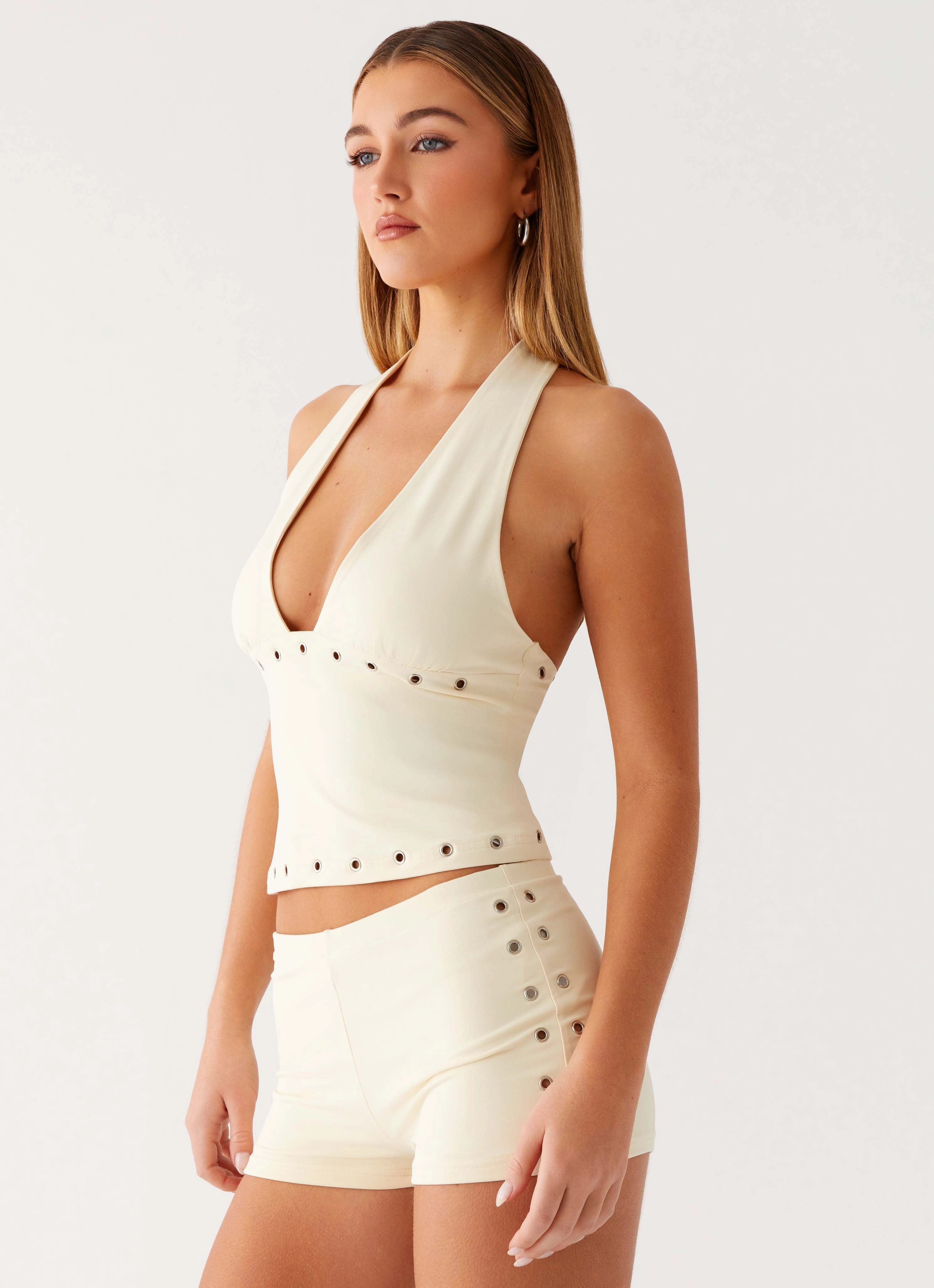 Urban appeal Slim Silhouette Roxy Mini Shorts - Muted Yellow
