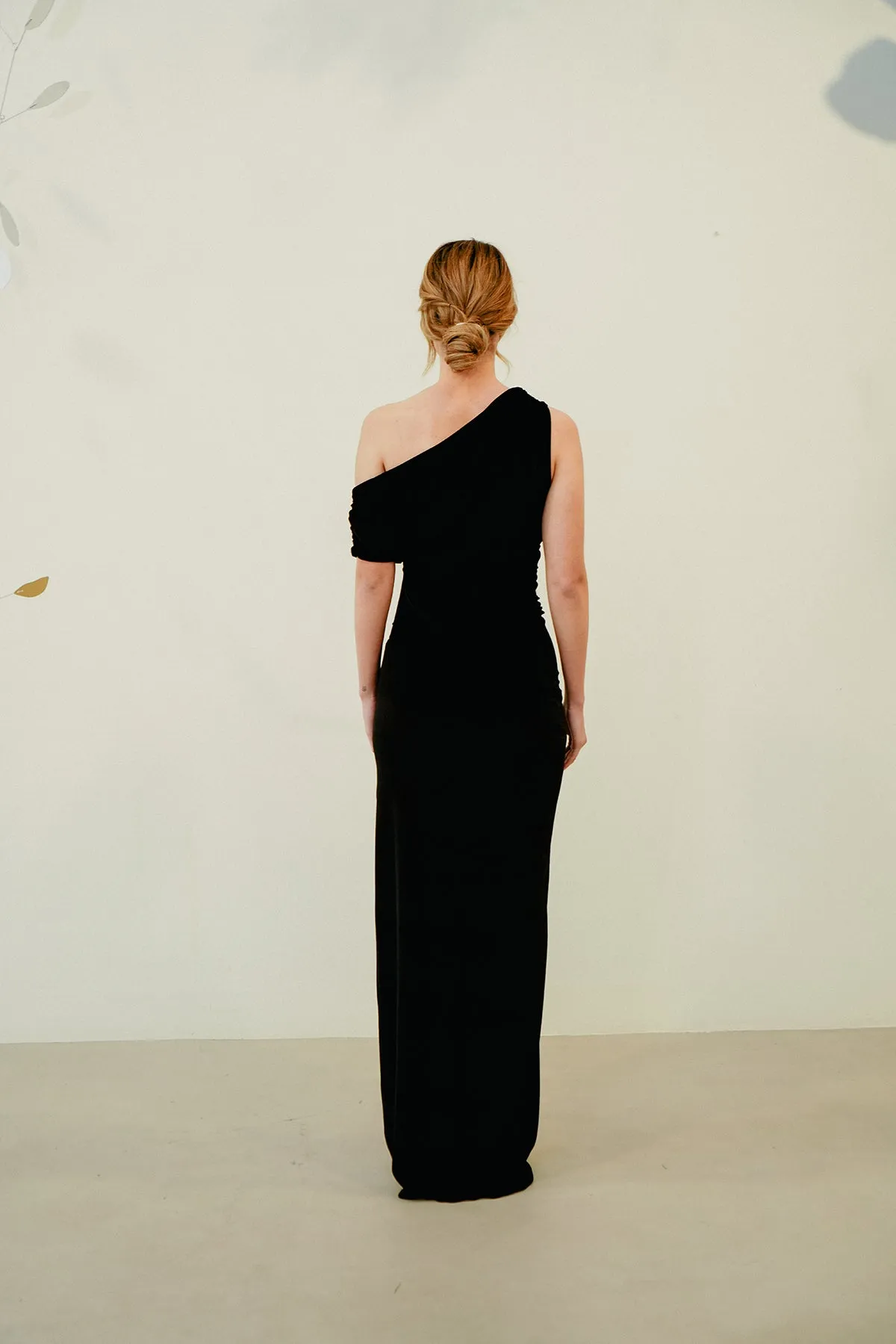 Trend Detail Balanced Tone Salma Velvet Dress
