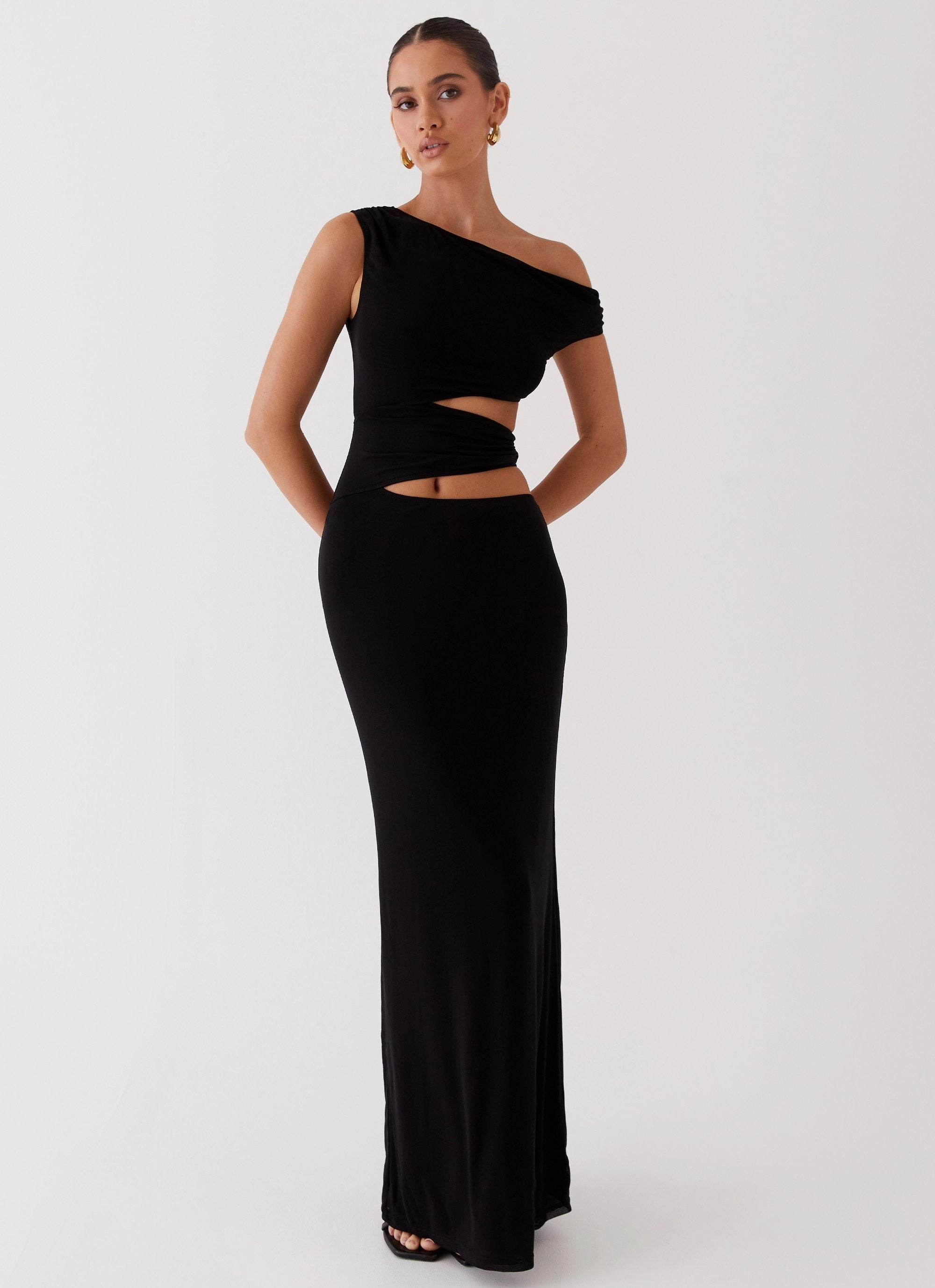 Perfectly Tailored retro-style Margot One Shoulder Maxi Dress - Black