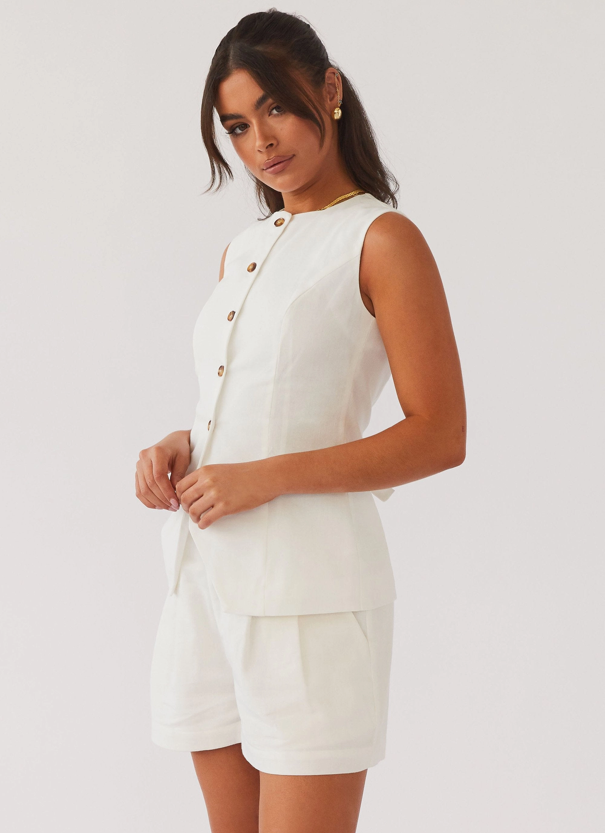 Tear Resistant Born For Bordeaux Linen Shorts - White