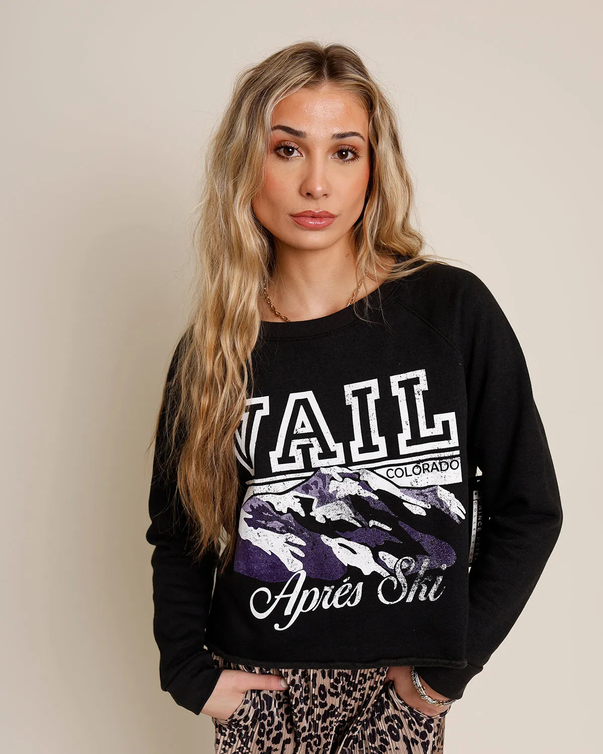 SKI RESORT LOVE CROP CREW