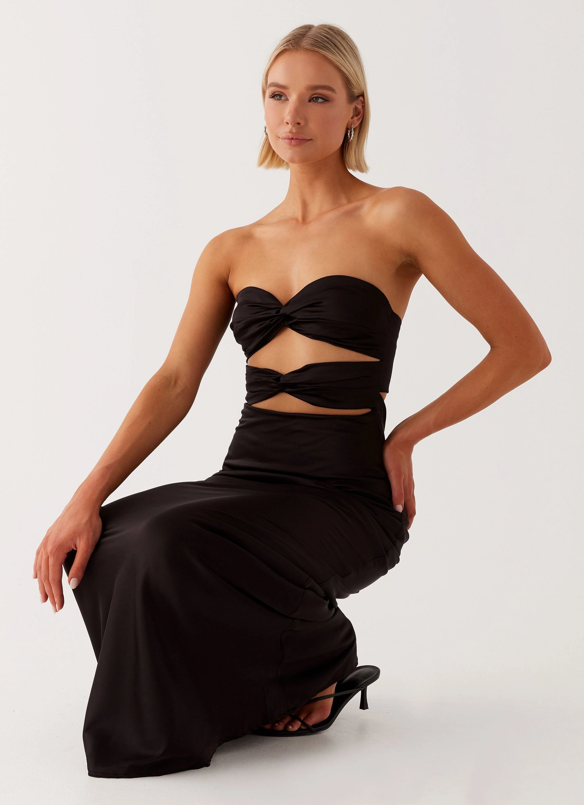 Tianna Strapless Maxi Dress - Black Pose Sweet