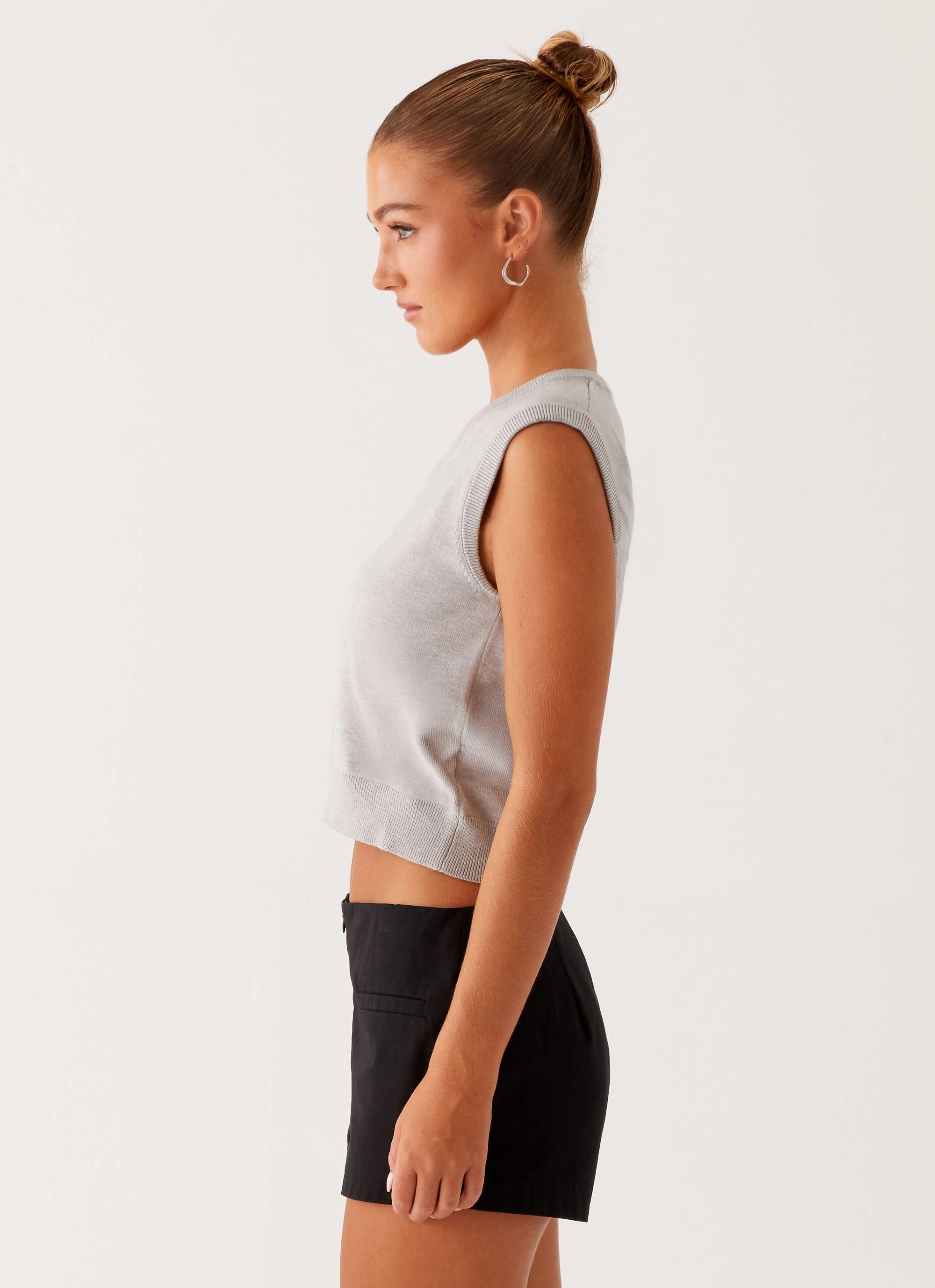 Ergonomic Shoulder Cut Tyne Knit Vest - Grey