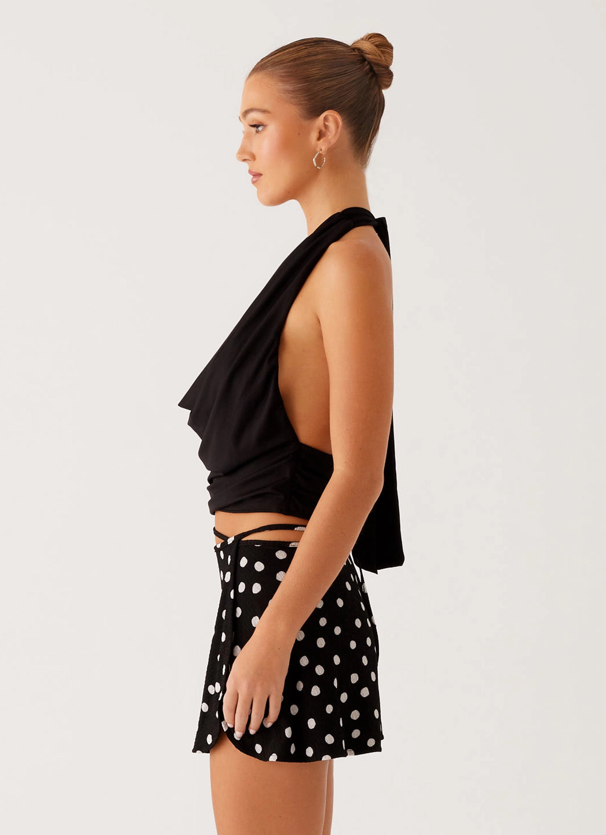 AdjustableDrawstring Ventilated Panel Design Ashi Cowl Top - Black