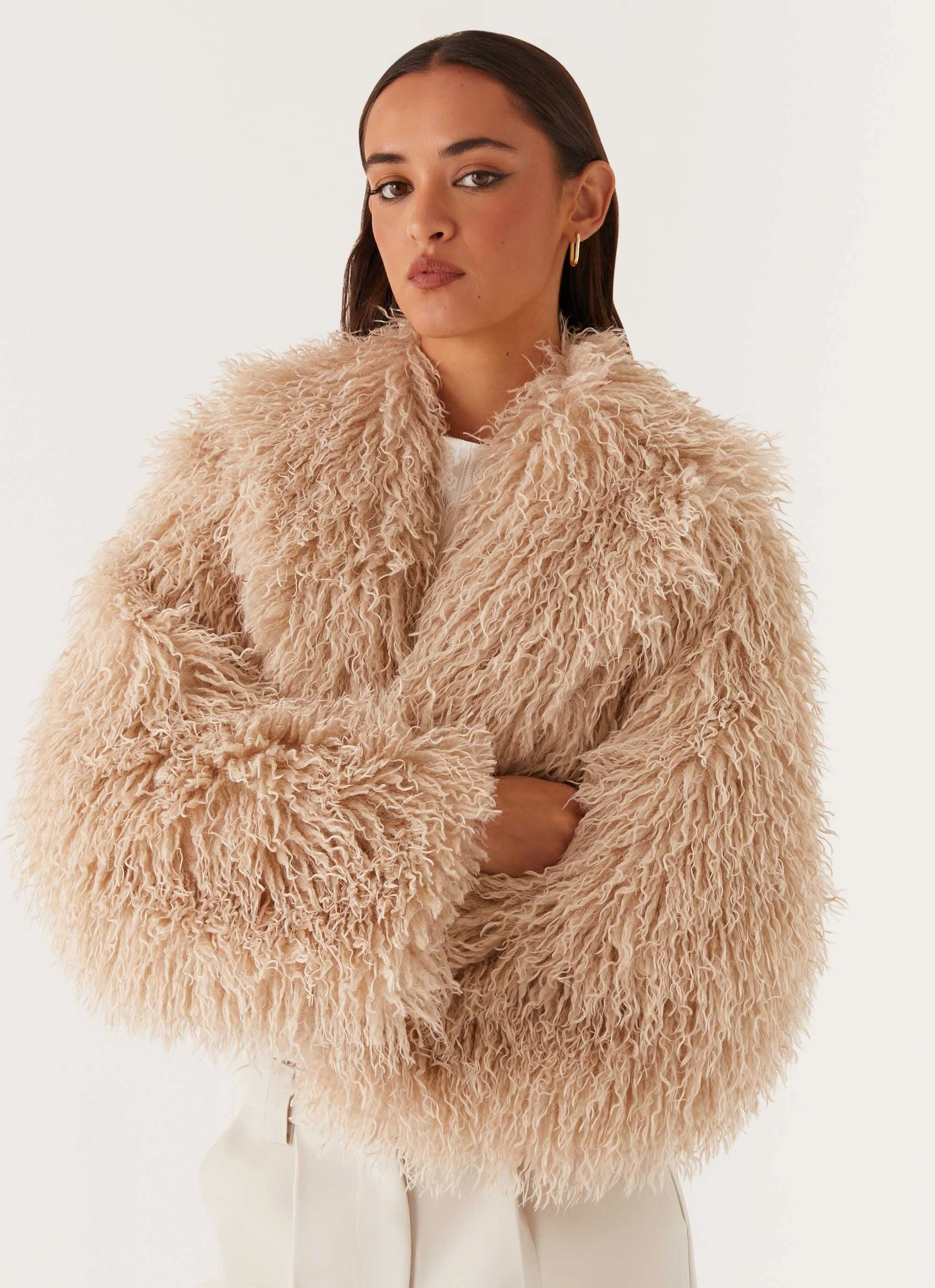 Compact packaging 360?? Visibility Virginia Cropped Fur Jacket - Taupe