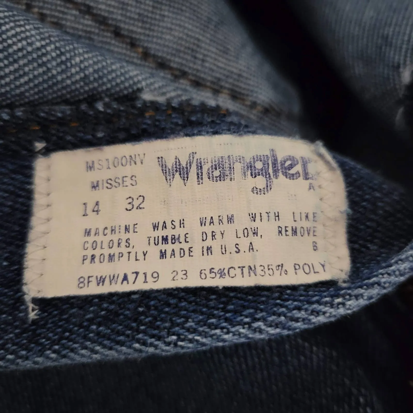 Vintage Wrangler Jeans High Waisted Straight Mom Medium Wash Blue Denim Size 28