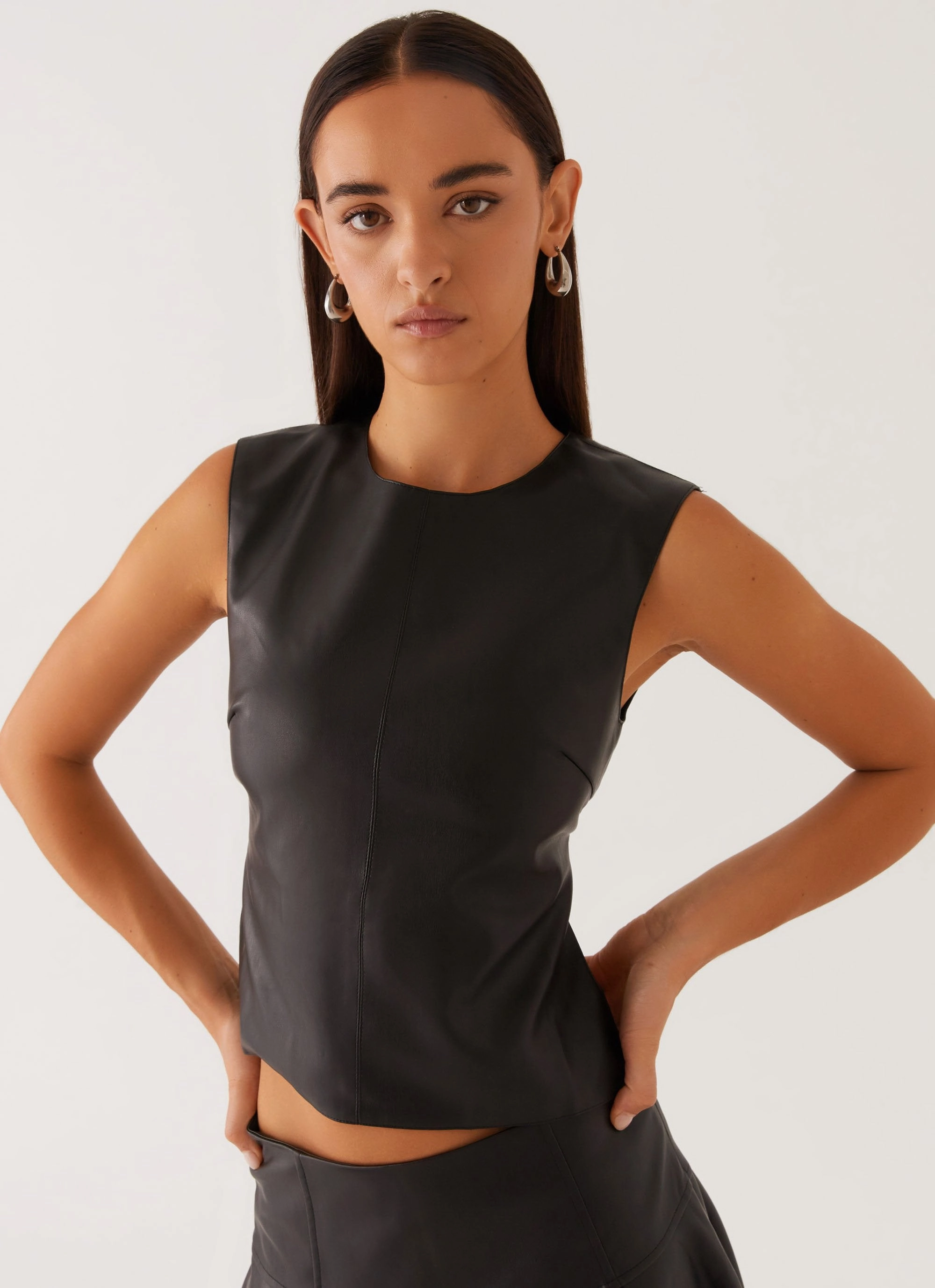 Paola Tank Top - Black Basic Essential Layer