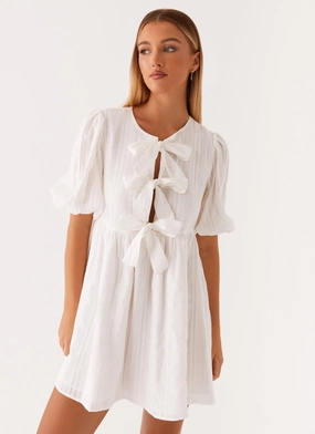 Lawn Soft Weekend Edge Western Wind Tie Mini Dress - White