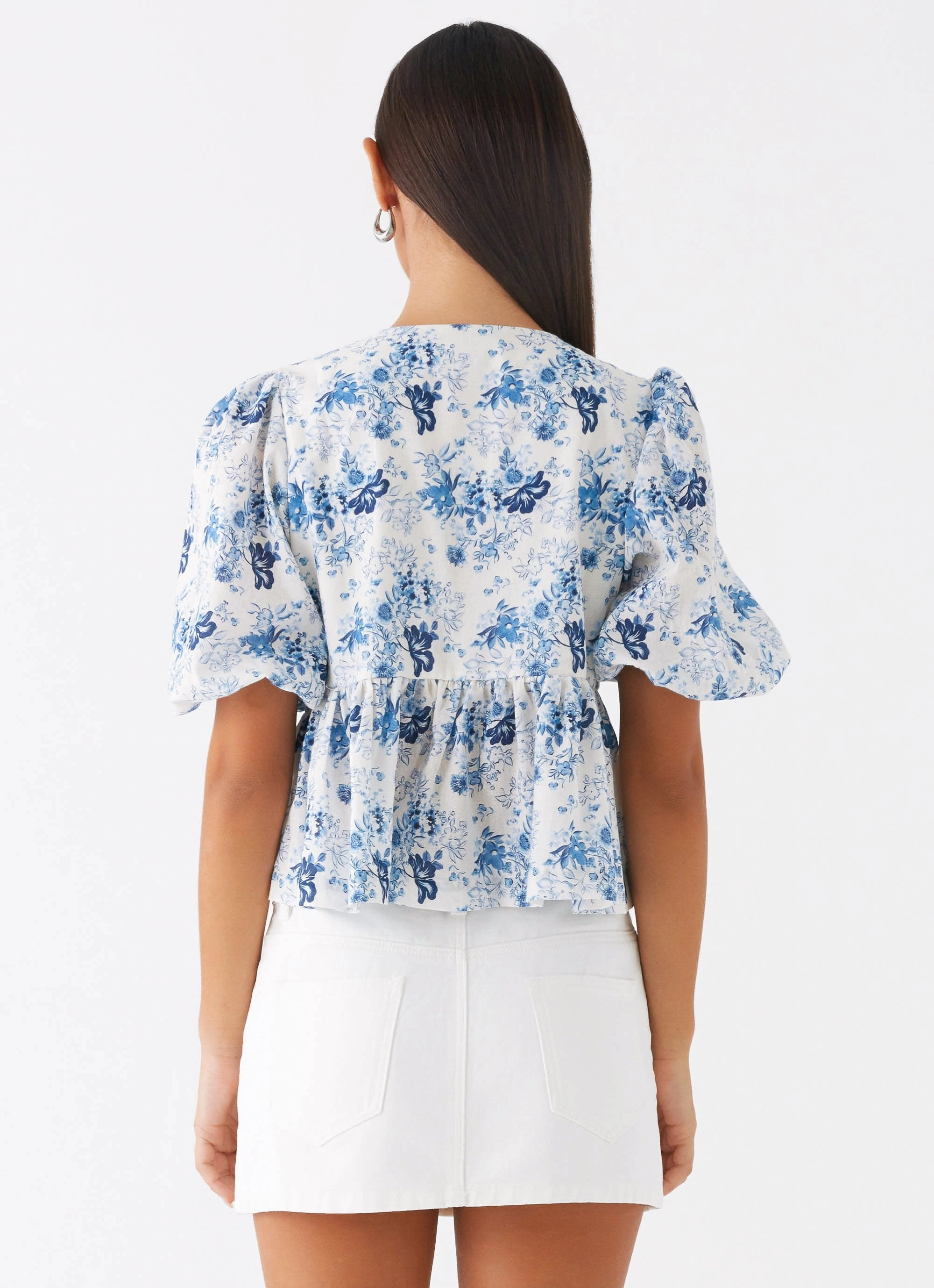 Ribbed Trim ShockAbsorbing Western Wind Tie Top - Serene Sky Floral