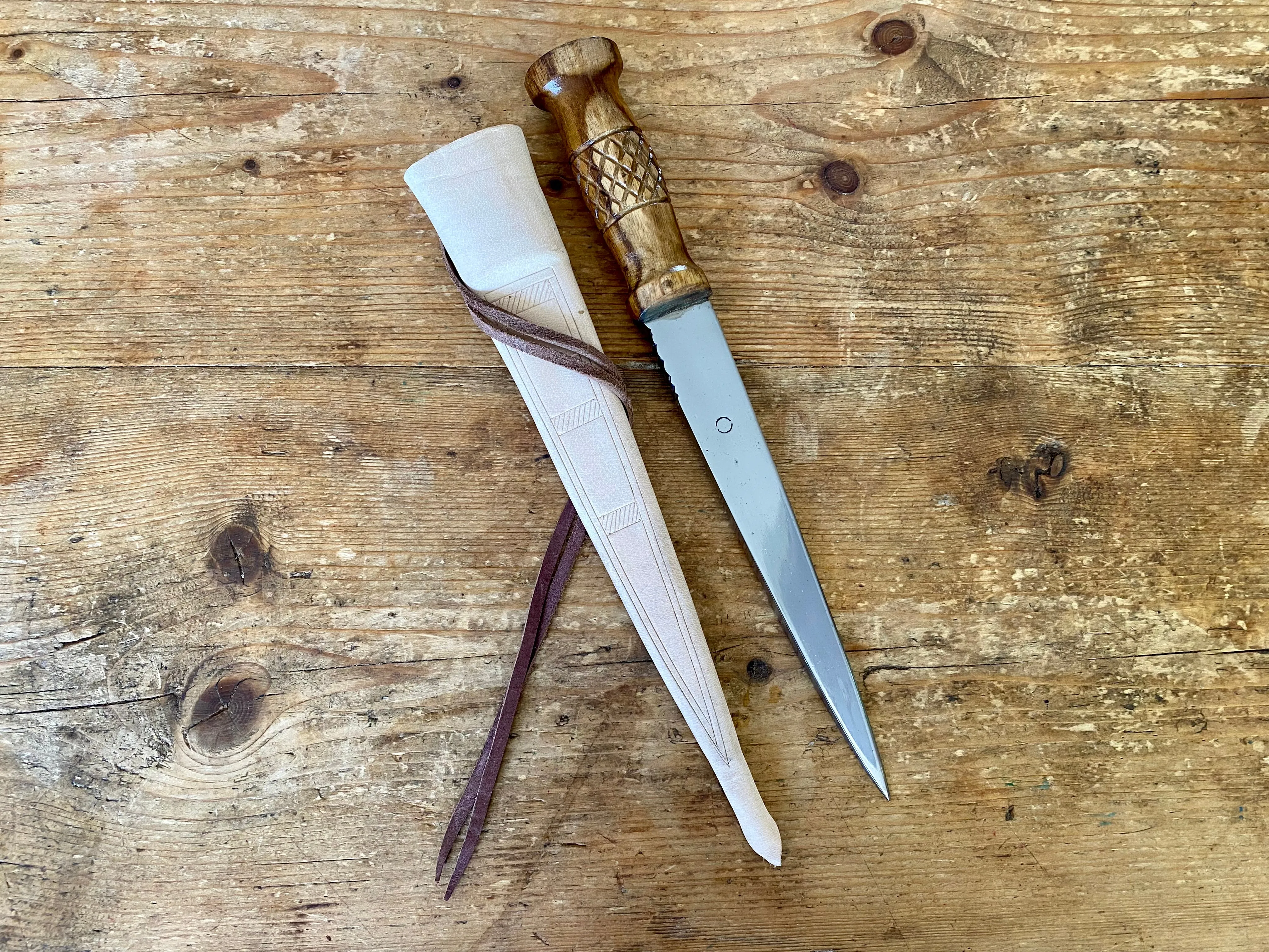 Whittle Tang Dagger