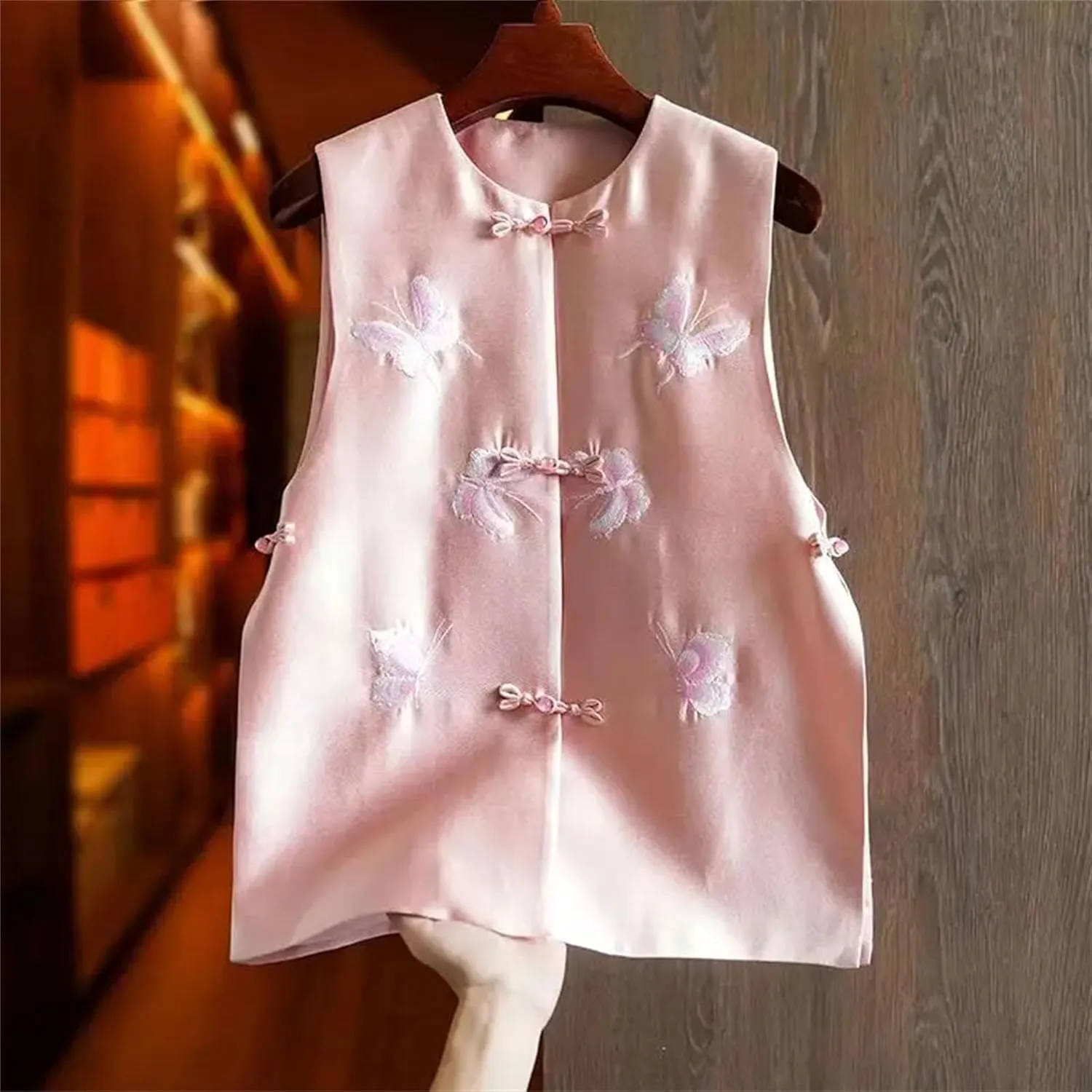 Women's Elegant Embroidered Vest - Crew-Neck Sleeveless Breathable Satin Blouse with Side Splits Wedding Guest Top