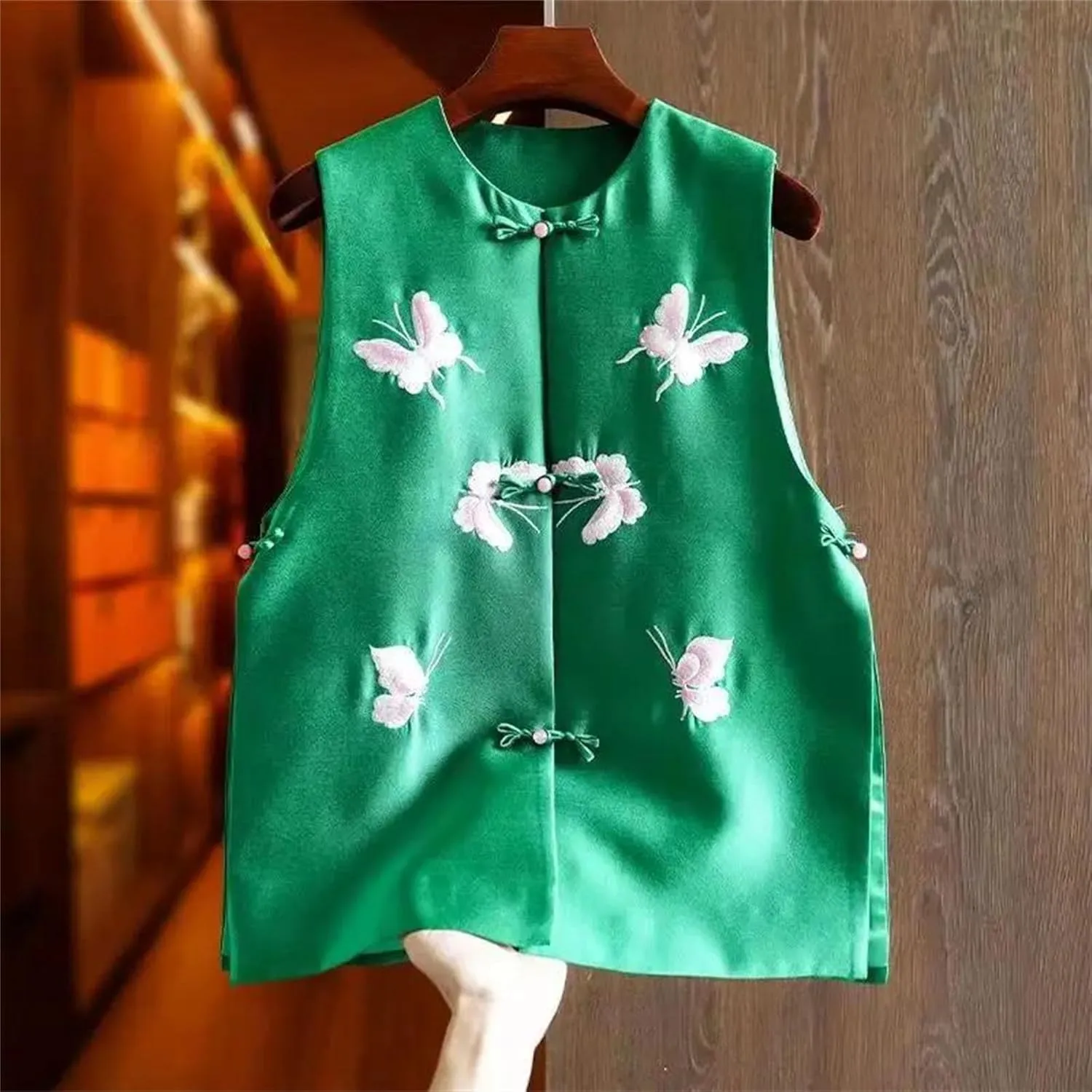 Women's Elegant Embroidered Vest - Crew-Neck Sleeveless Breathable Satin Blouse with Side Splits Wedding Guest Top