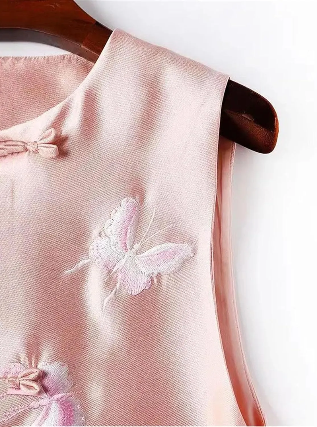 Women's Elegant Embroidered Vest - Crew-Neck Sleeveless Breathable Satin Blouse with Side Splits Wedding Guest Top