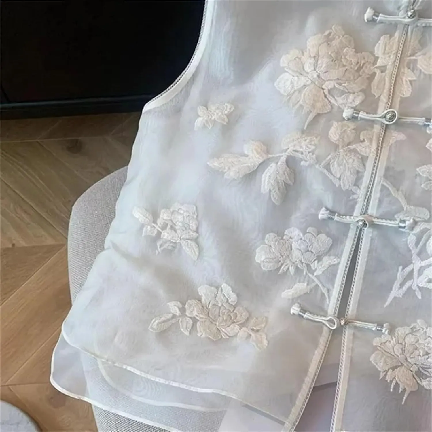 Women's Embroidered Mandarin Collar Vest - Lightweight Organza Summer Sleeveless Shirt Elegant Wedding Guest Top