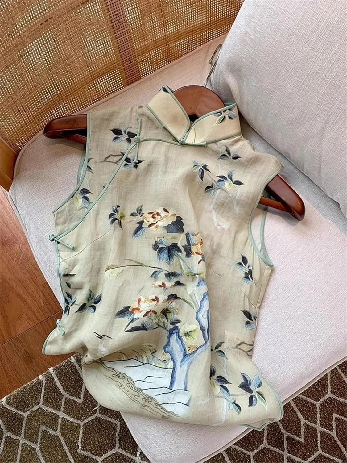 Women's Sleeveless Chiffon Blouses Mandarin Collar Side Split Summer Tank Top Elegant Floral Print Vest