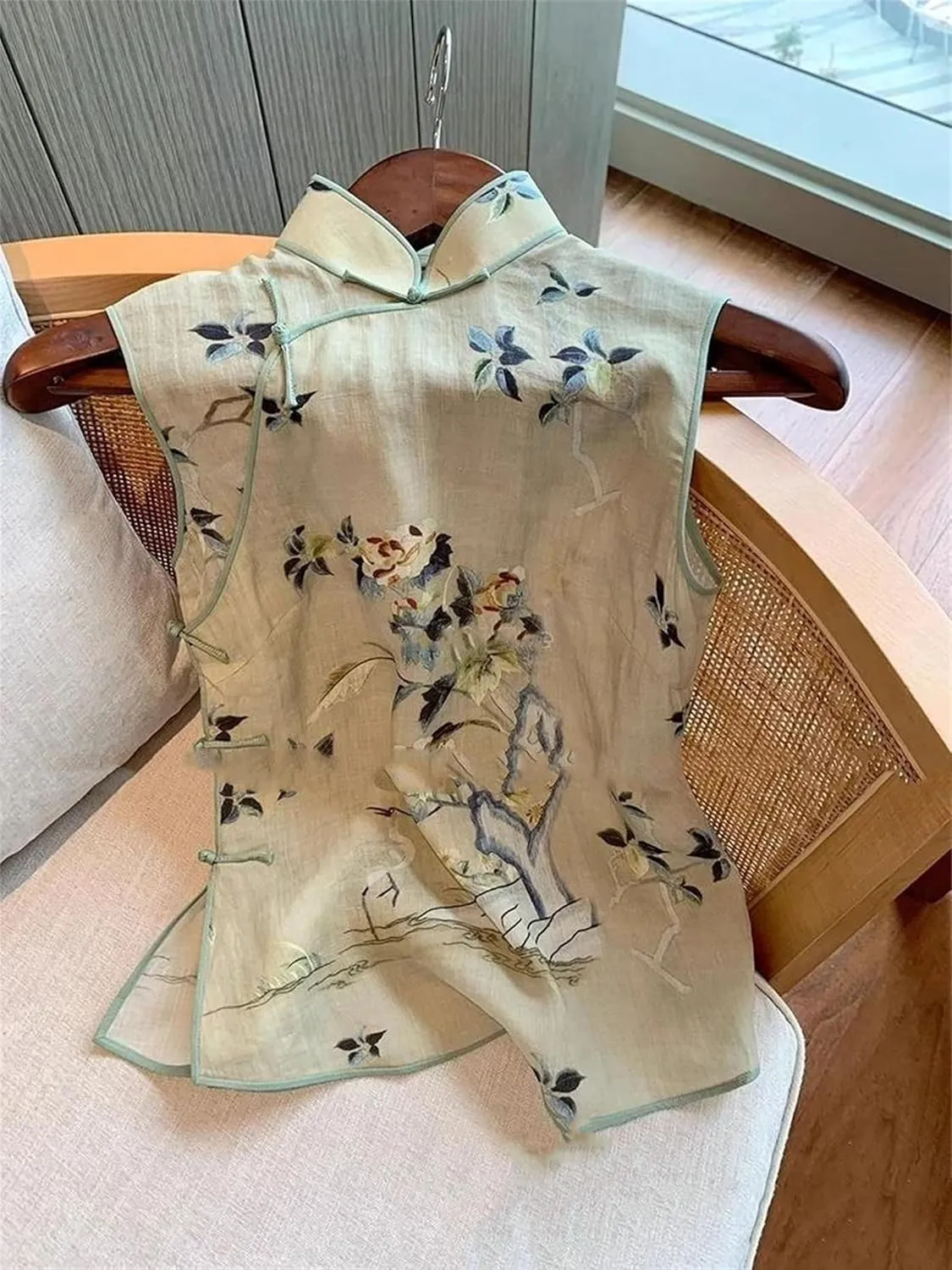 Women's Sleeveless Chiffon Blouses Mandarin Collar Side Split Summer Tank Top Elegant Floral Print Vest